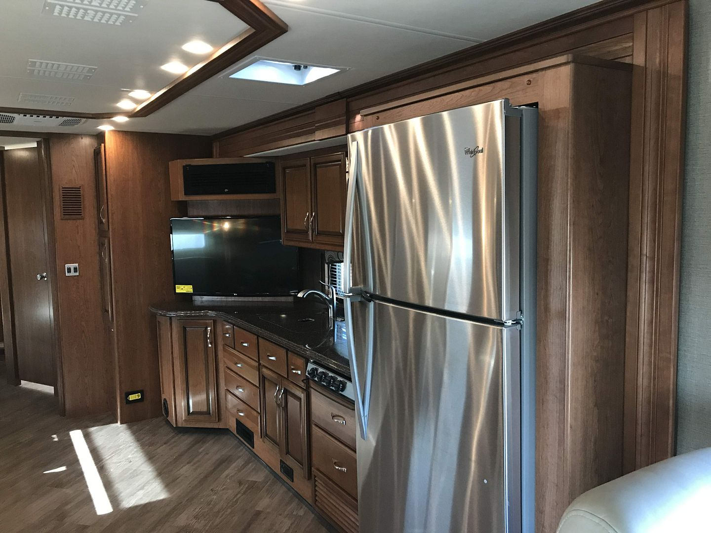 2017 Fleetwood Pace Arrow LXE 38B - Image 64