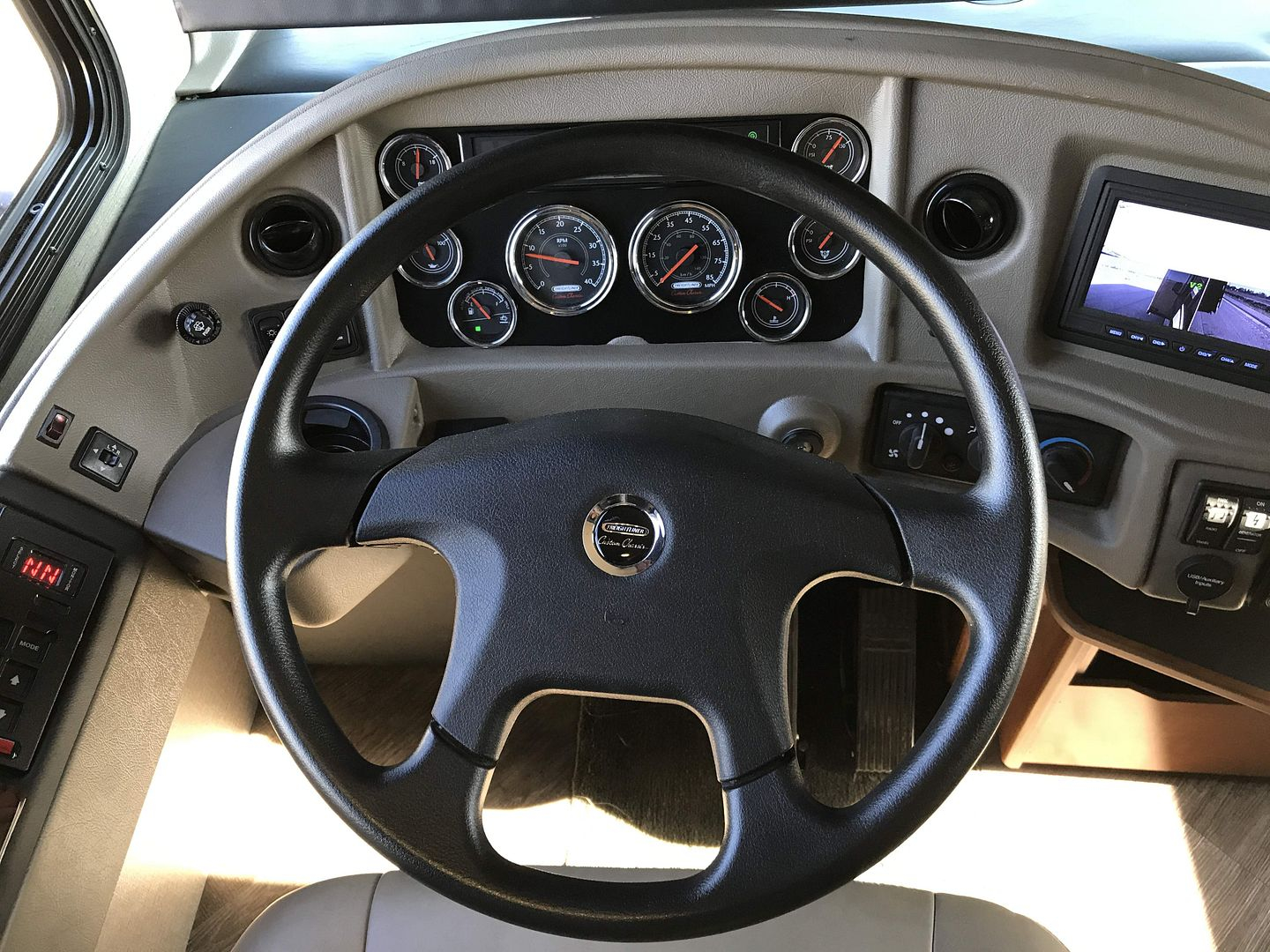 2017 Fleetwood Pace Arrow LXE 38B - Image 66