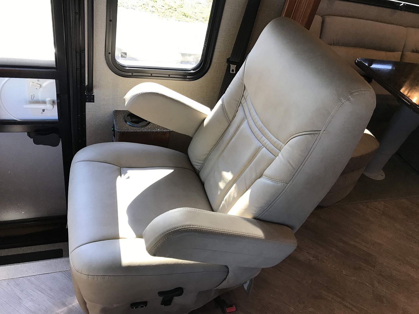 2017 Fleetwood Pace Arrow LXE 38B - Image 67