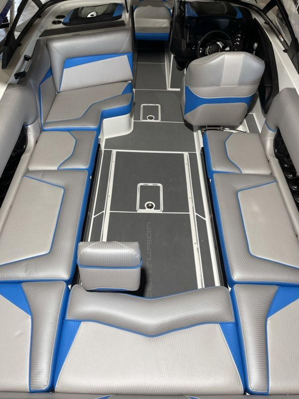 2021 Centurion Vi24 - Image 60