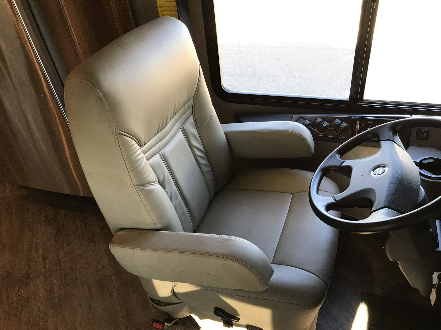 2017 Fleetwood Pace Arrow LXE 38B - Image 70