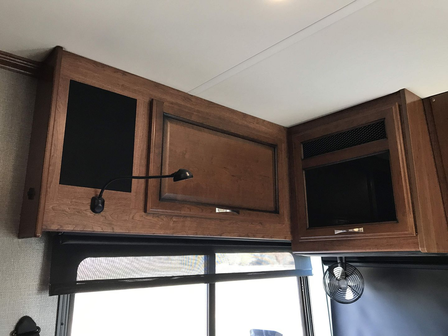 2017 Fleetwood Pace Arrow LXE 38B - Image 73