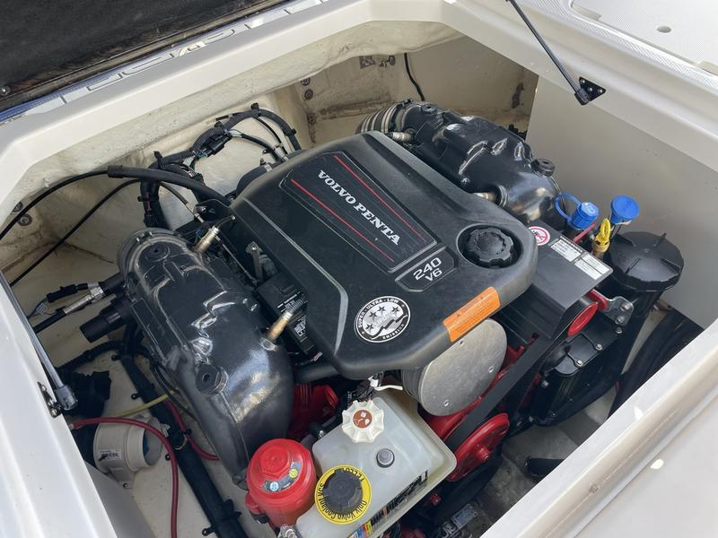 2021 Chaparral 23 Surf - Image 55