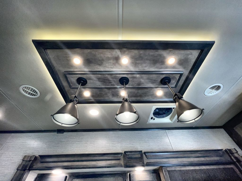 2022 Vanleigh Vilano 385RD - Image 9