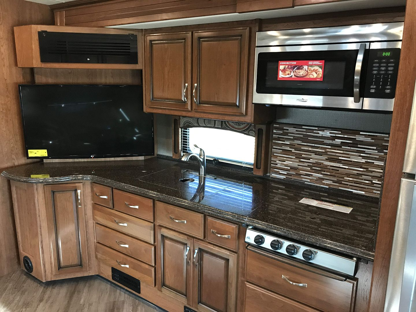 2017 Fleetwood Pace Arrow LXE 38B - Image 86