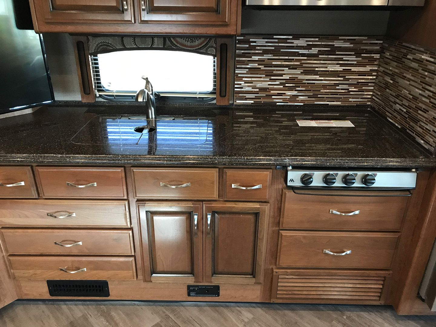 2017 Fleetwood Pace Arrow LXE 38B - Image 88