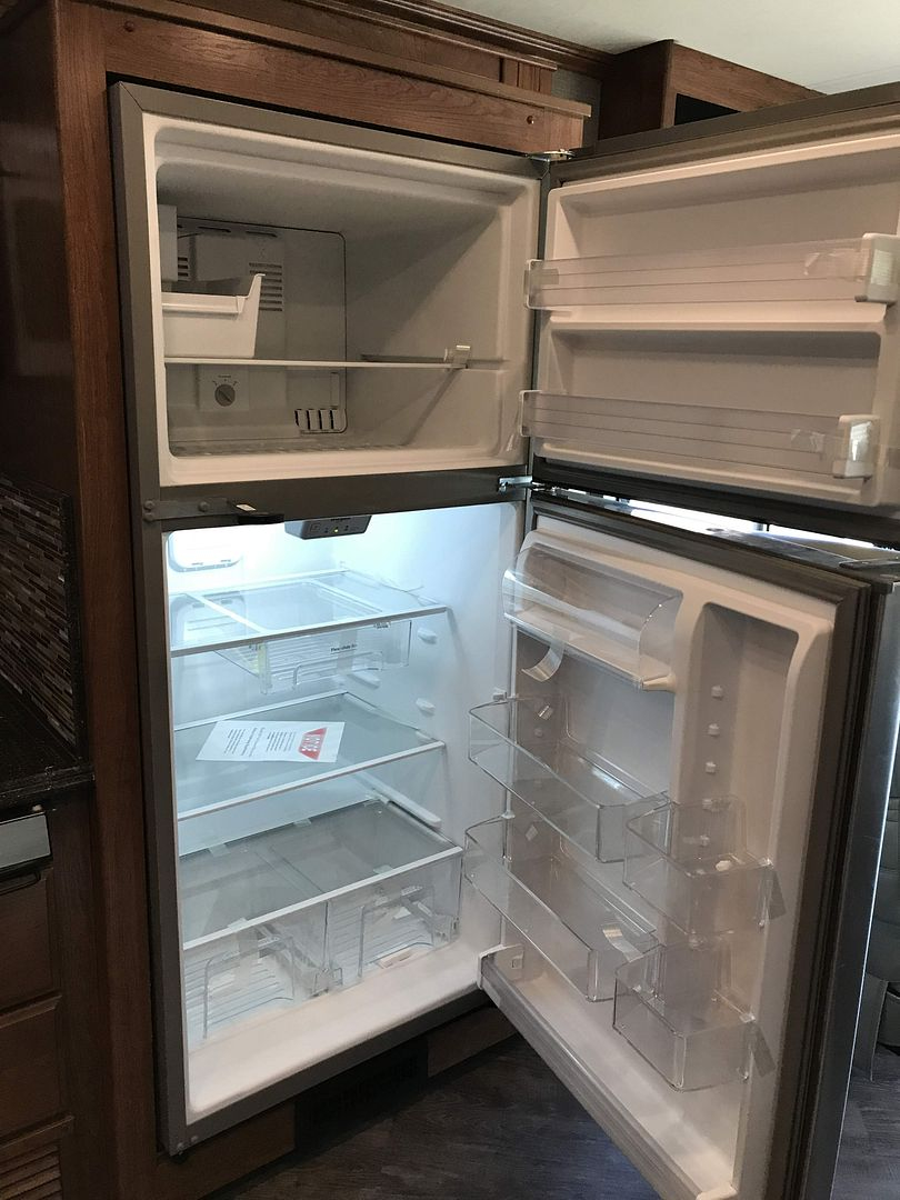 2017 Fleetwood Pace Arrow LXE 38B - Image 5