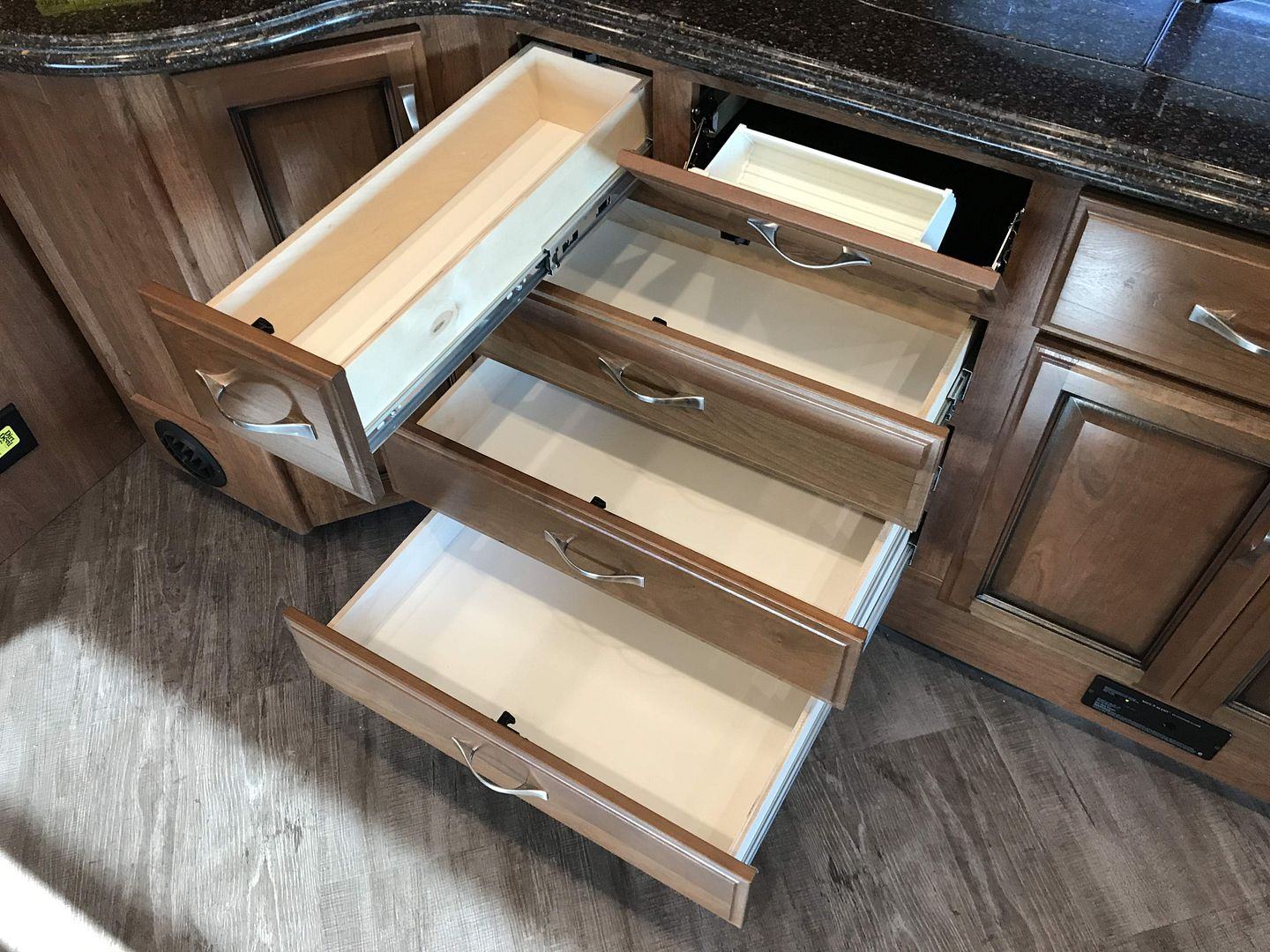 2017 Fleetwood Pace Arrow LXE 38B - Image 7