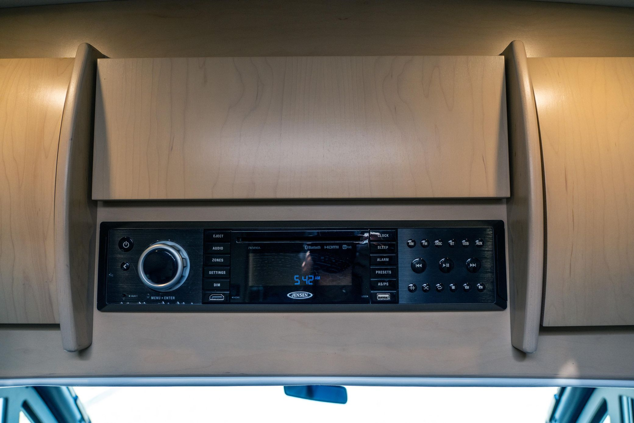 2019 Leisure Travel Serenity S24 CB - Image 18