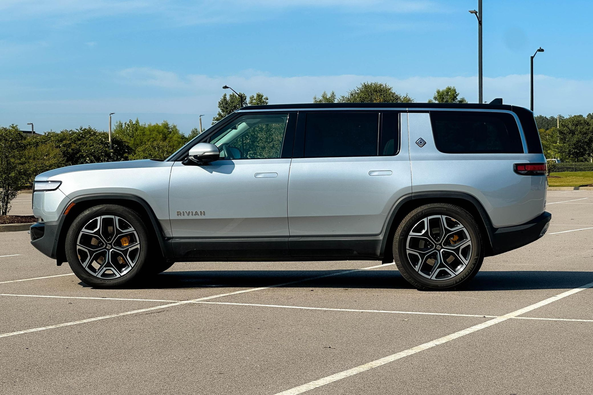 2023 Rivian R1S Adventure Edition - Image 11