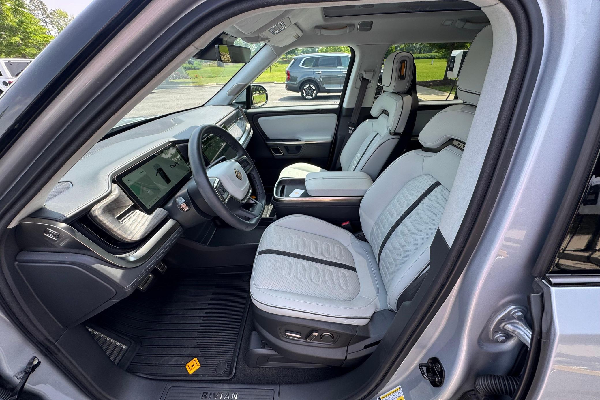 2023 Rivian R1S Adventure Edition - Image 12