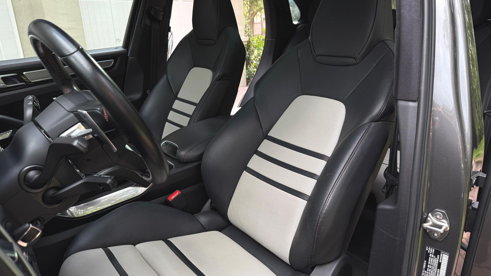 2019 Porsche Cayenne Turbo - Image 11