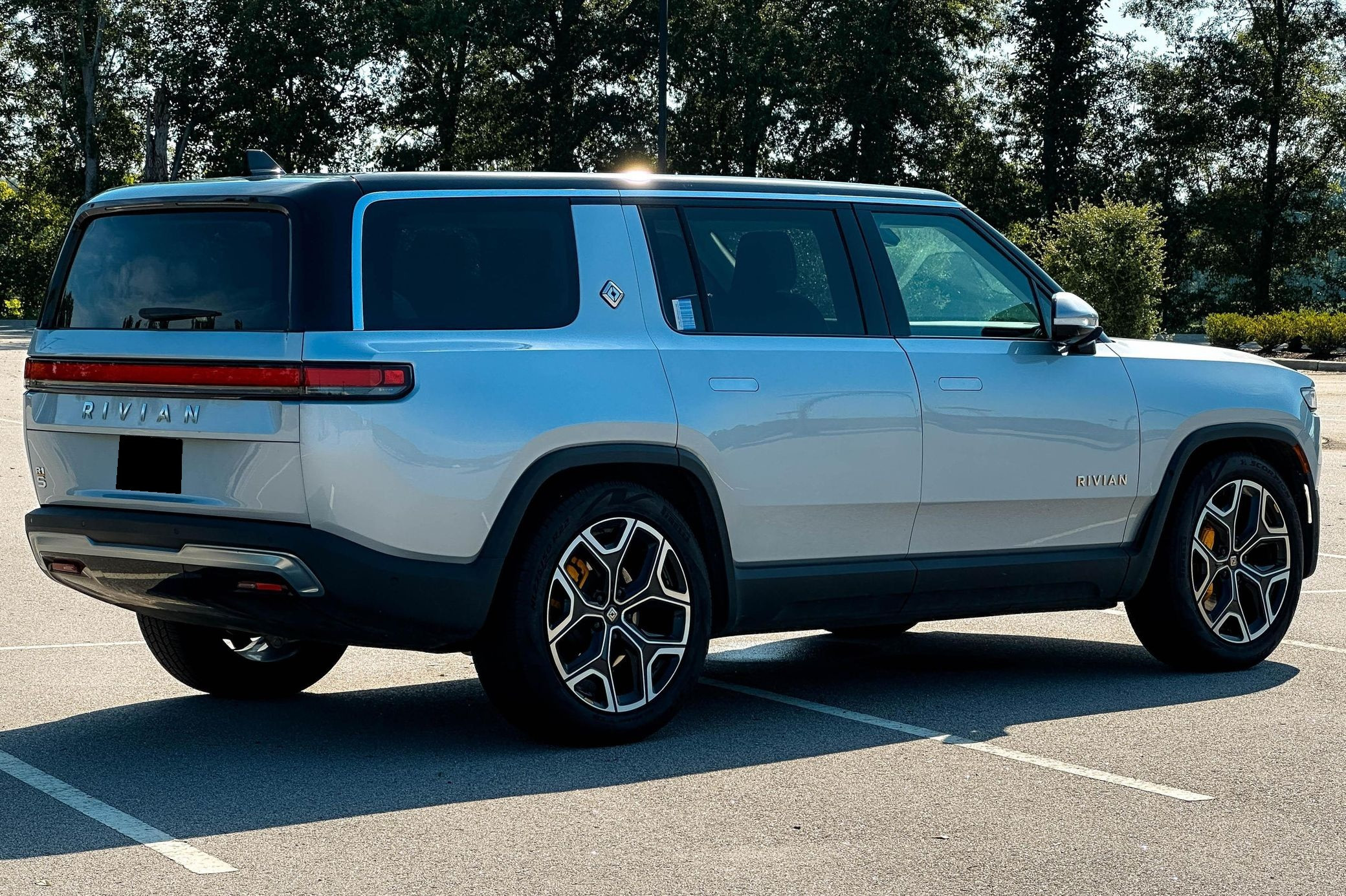 2023 Rivian R1S Adventure Edition - Image 13