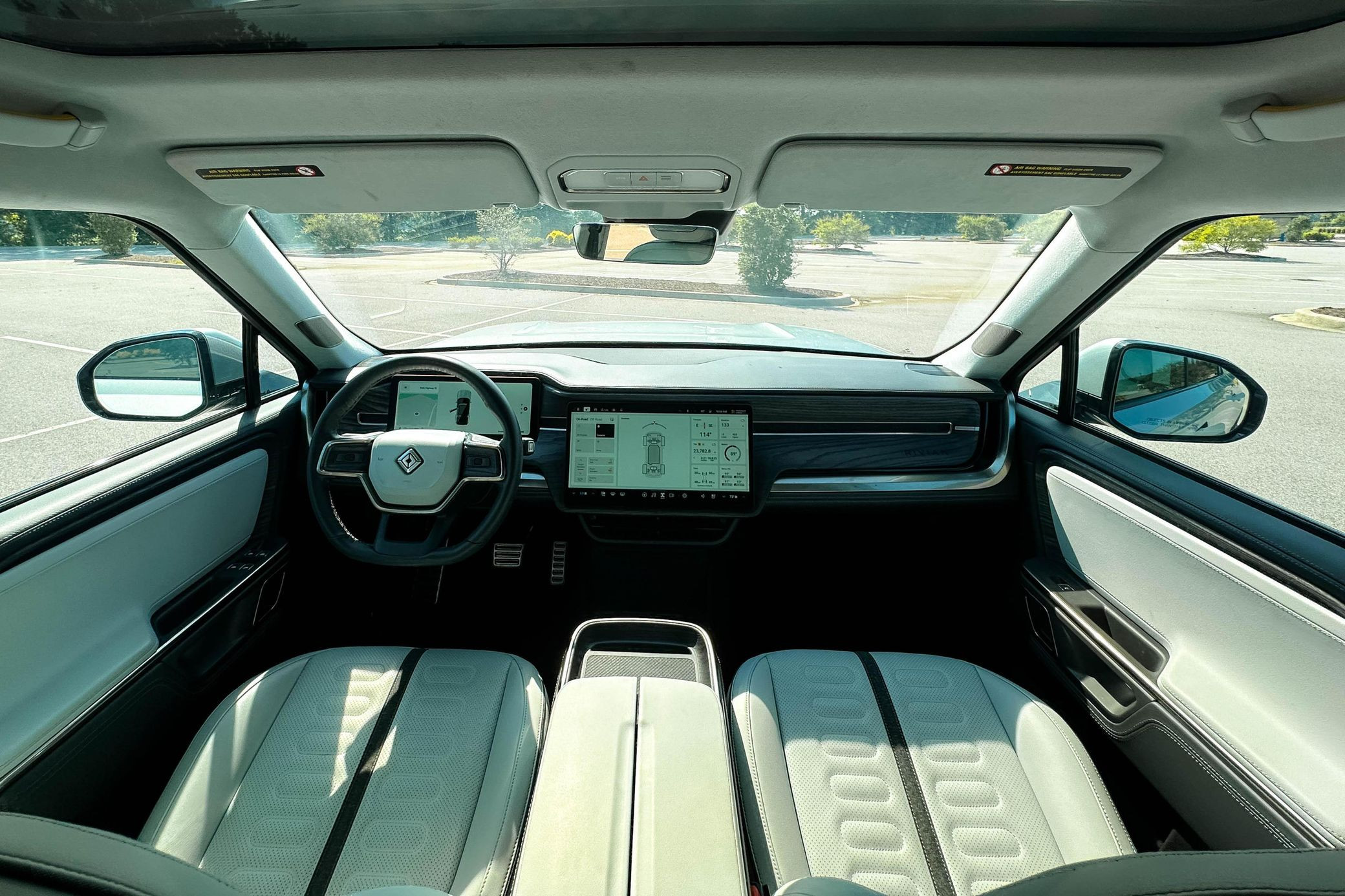 2023 Rivian R1S Adventure Edition - Image 14