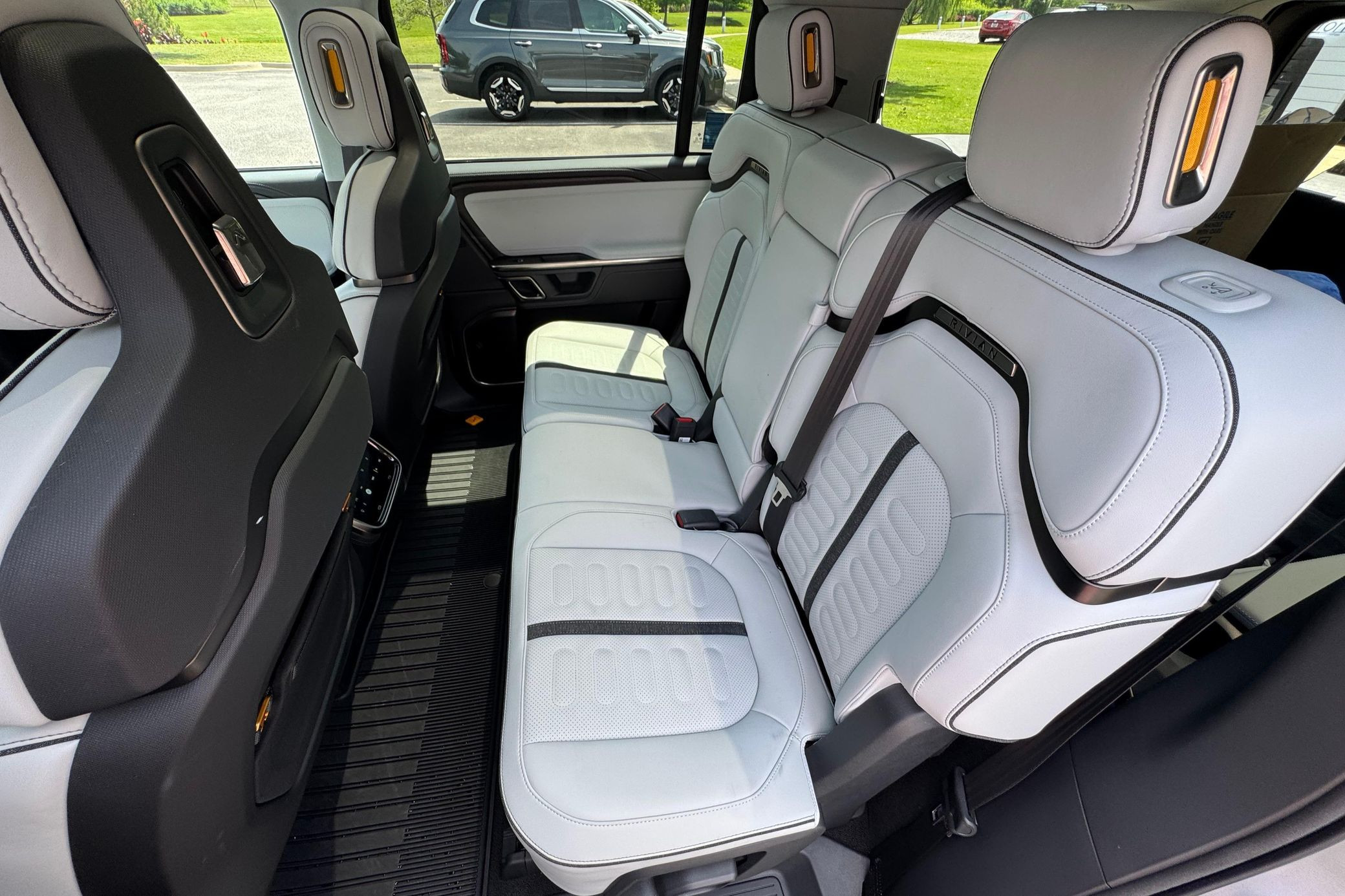 2023 Rivian R1S Adventure Edition - Image 15