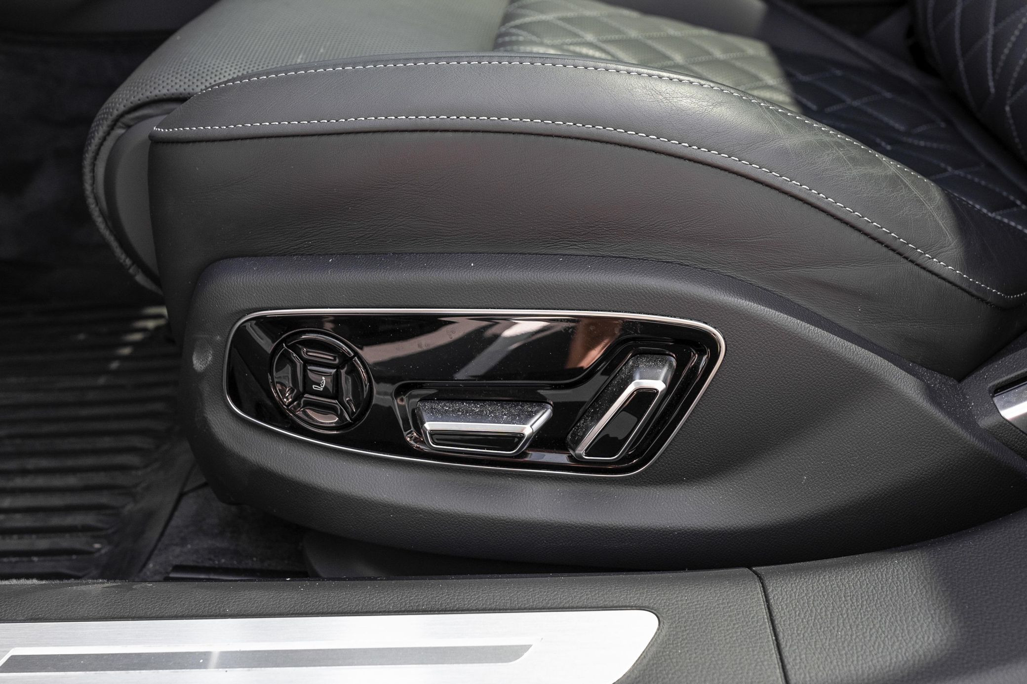 2025 Audi S8 - Image 20