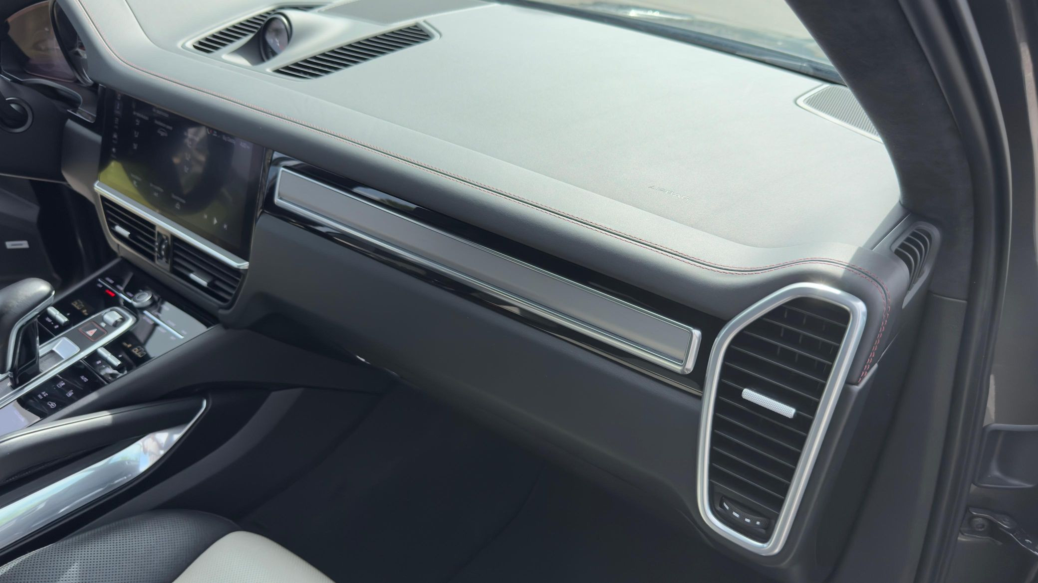 2019 Porsche Cayenne Turbo - Image 15