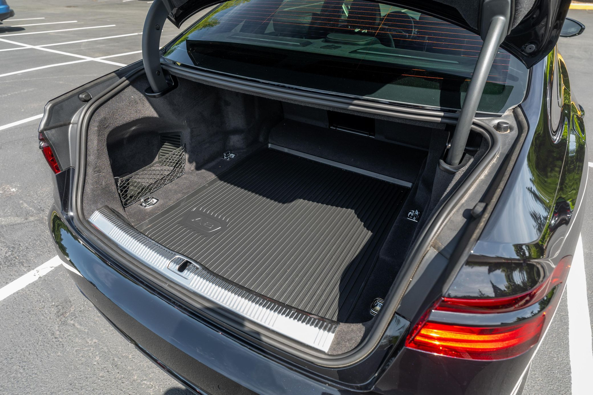 2025 Audi S8 - Image 5