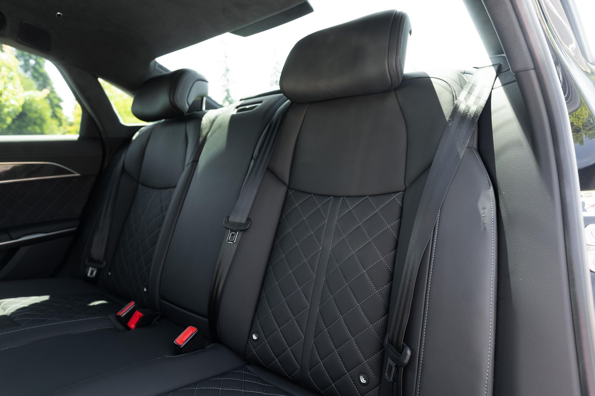 2025 Audi S8 - Image 8