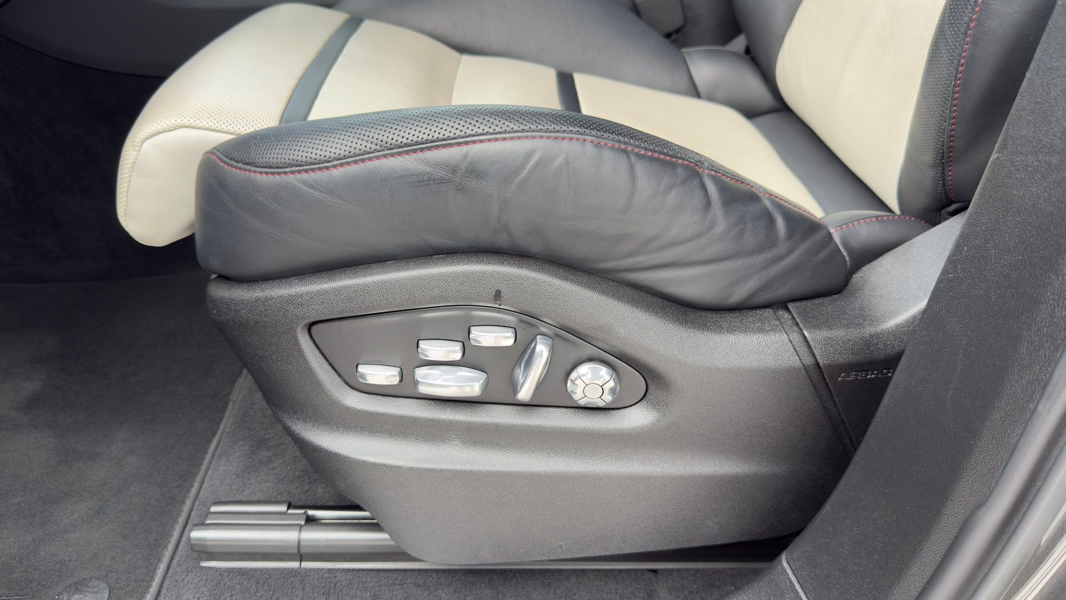 2019 Porsche Cayenne Turbo - Image 21