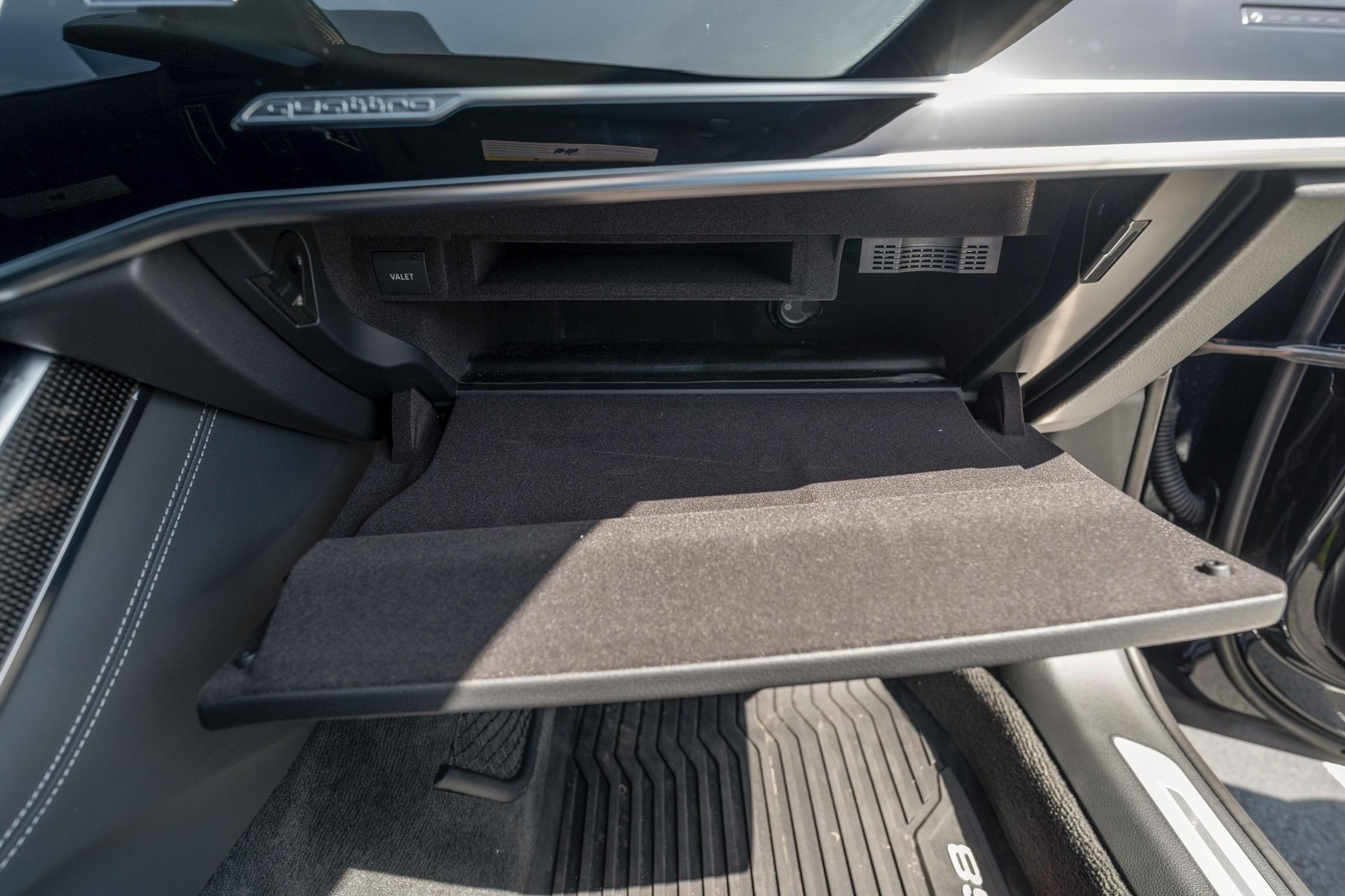 2025 Audi S8 - Image 26