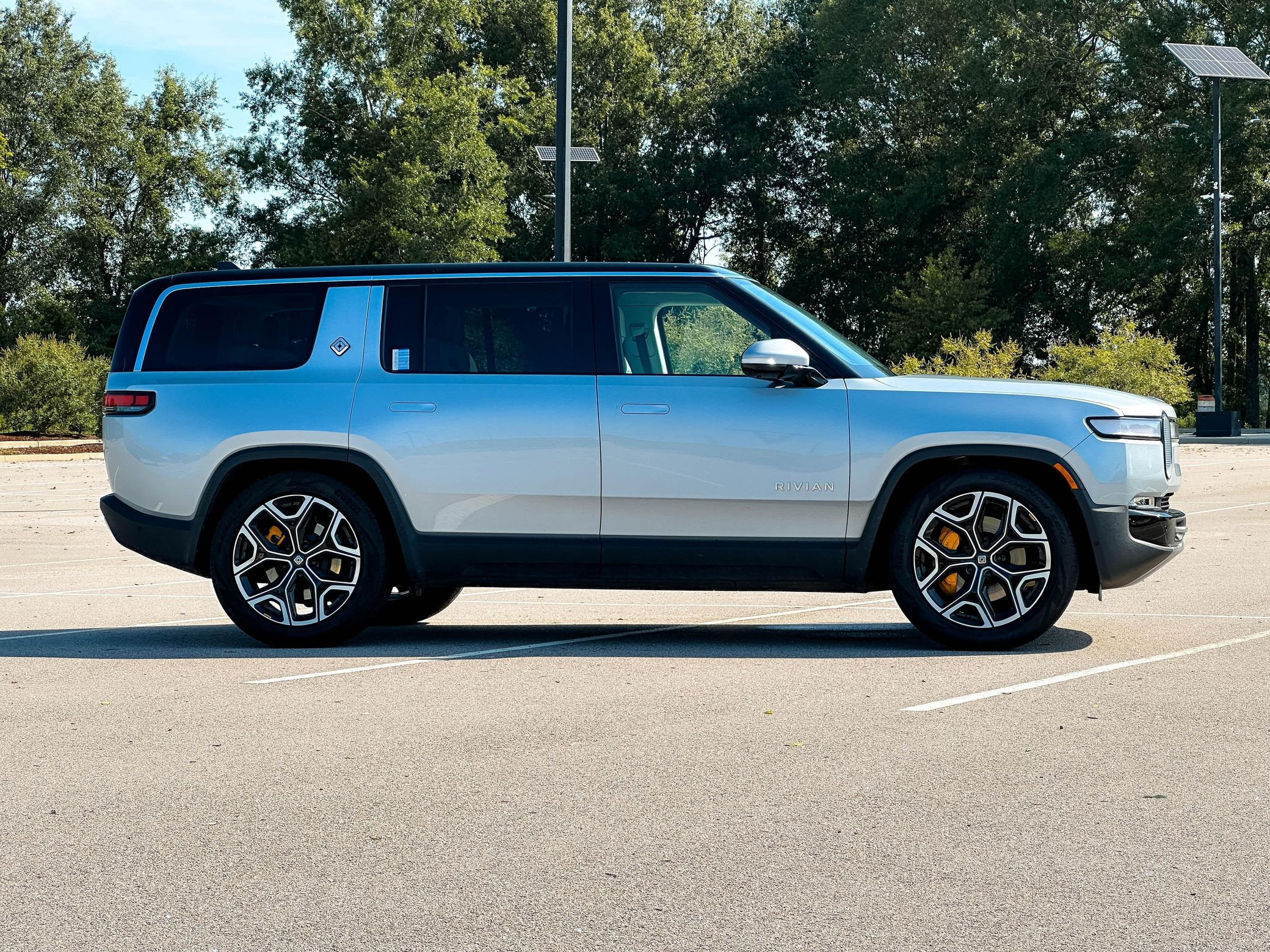 2023 Rivian R1S Adventure Edition - Image 22