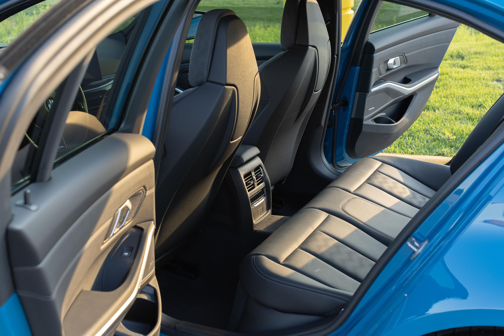 2025 BMW M3 Competition - Image 17