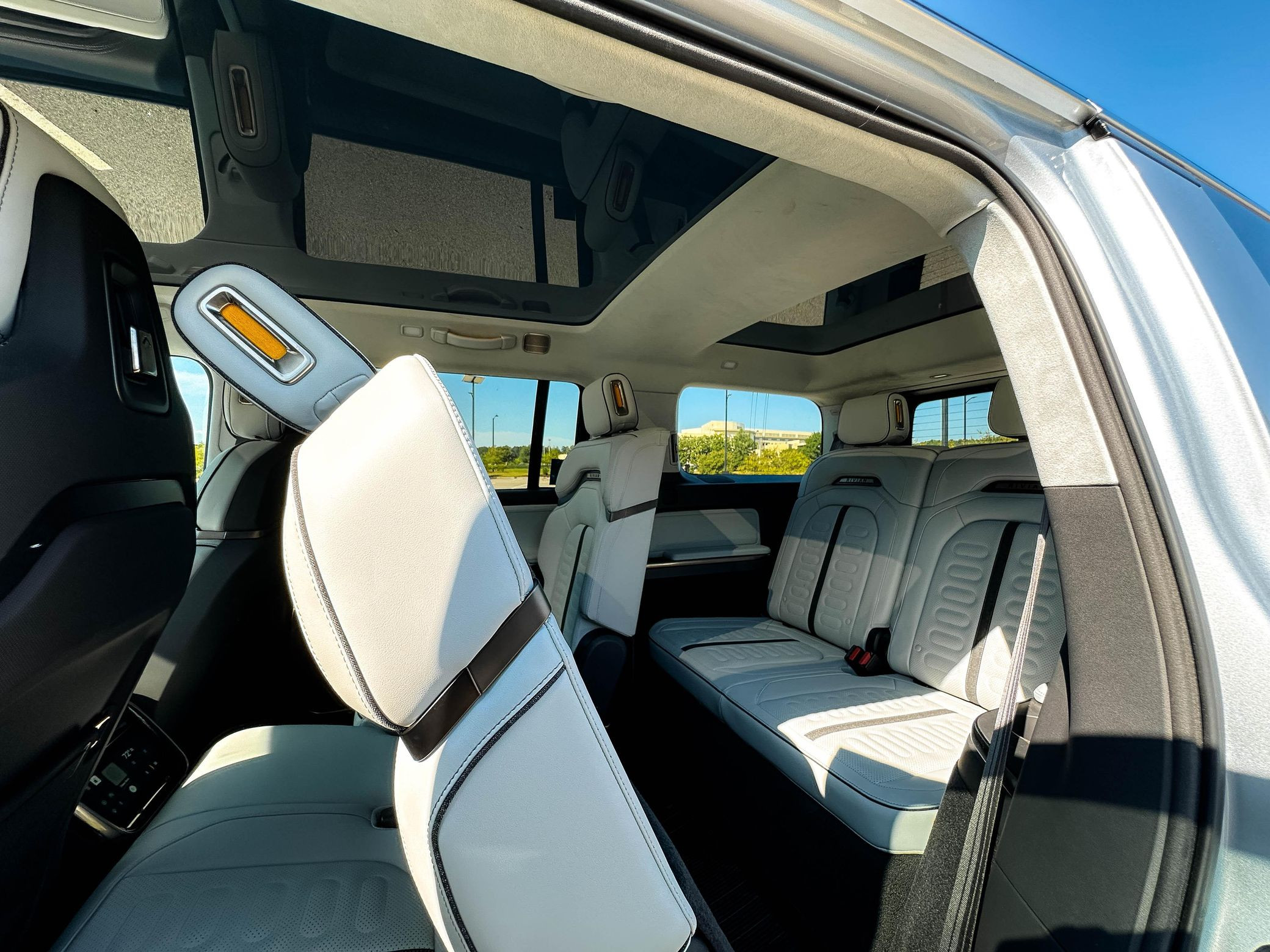 2023 Rivian R1S Adventure Edition - Image 23