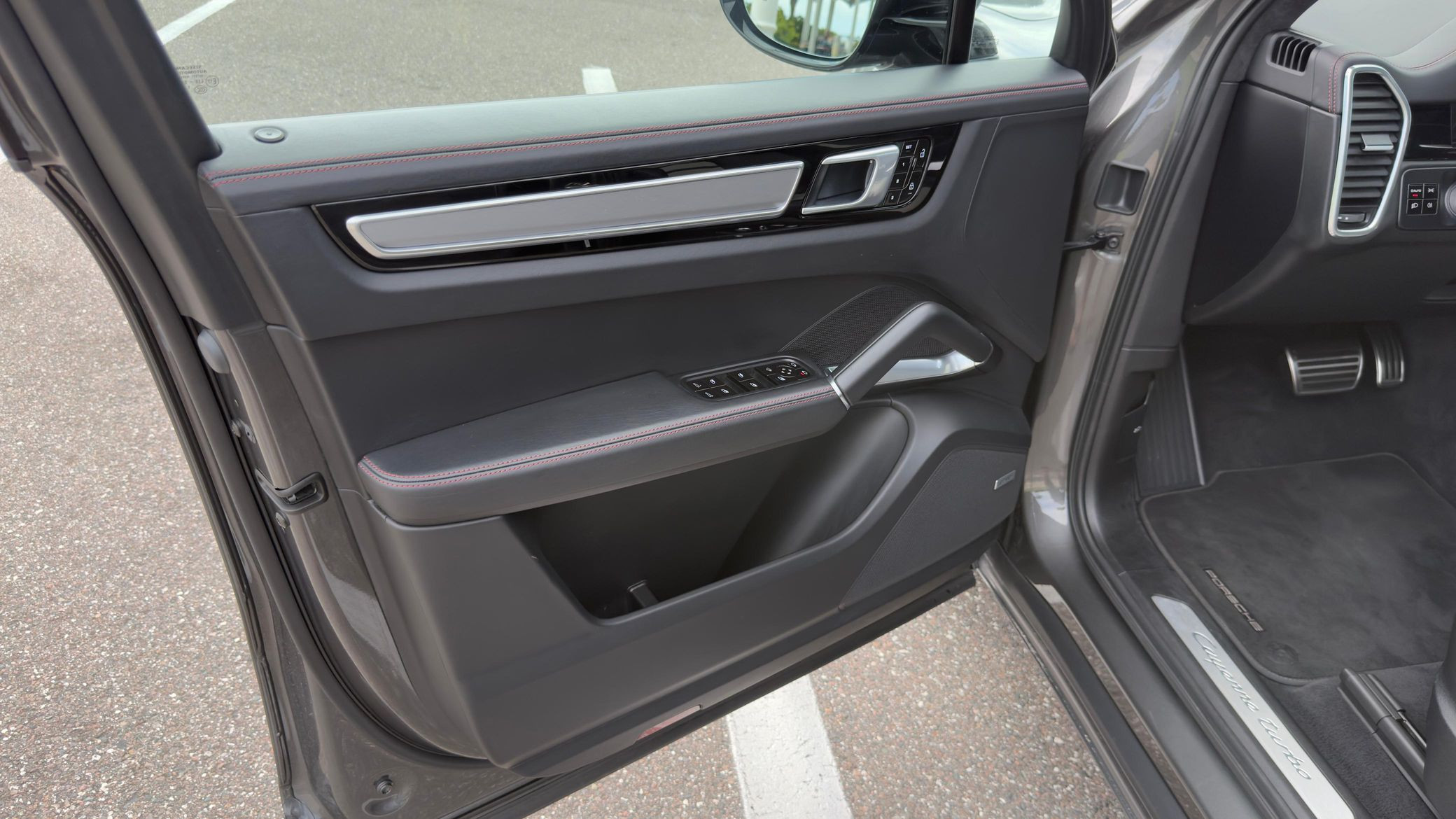 2019 Porsche Cayenne Turbo - Image 23