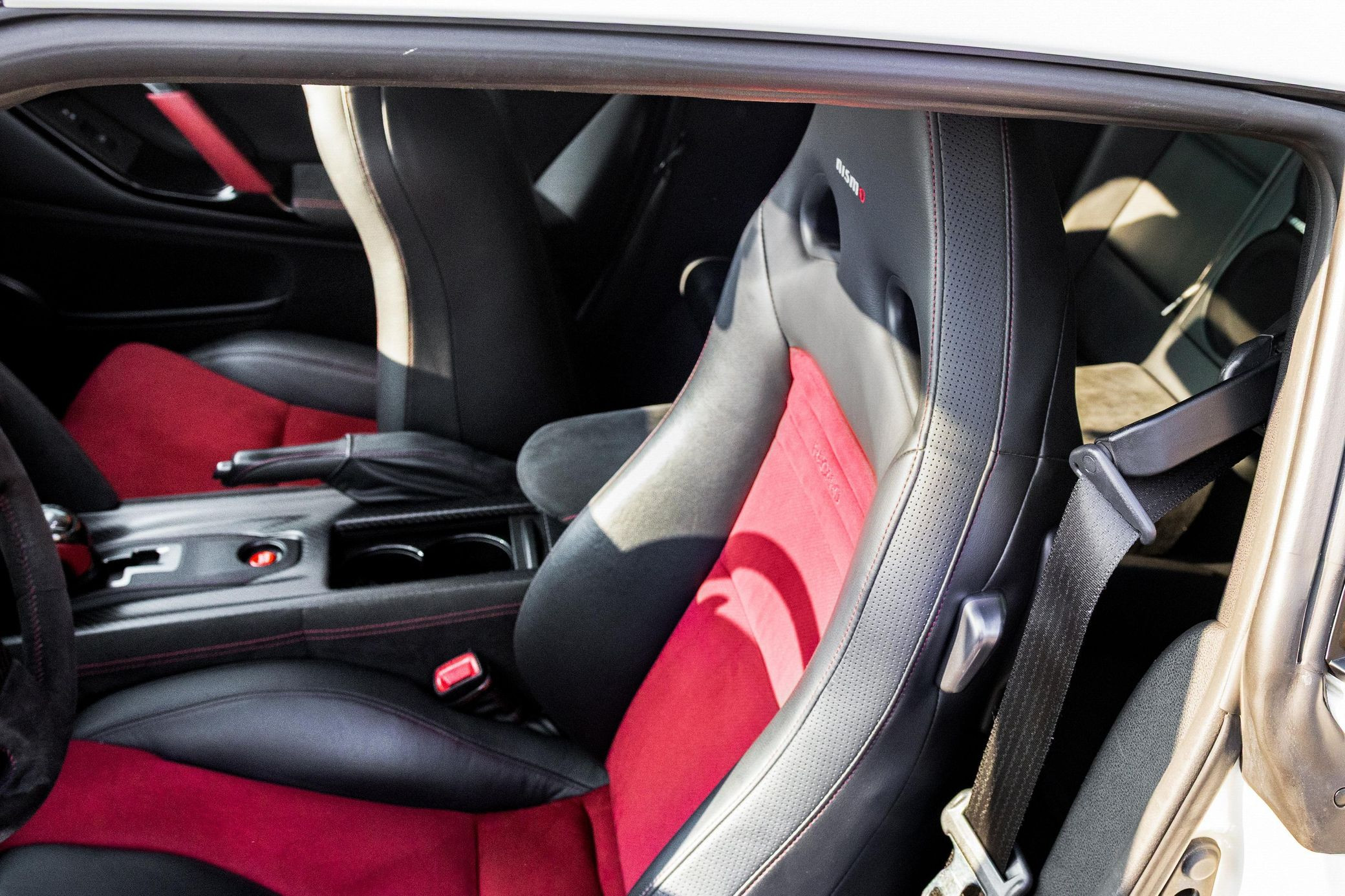 2015 Nissan GT-R NISMO - Image 8