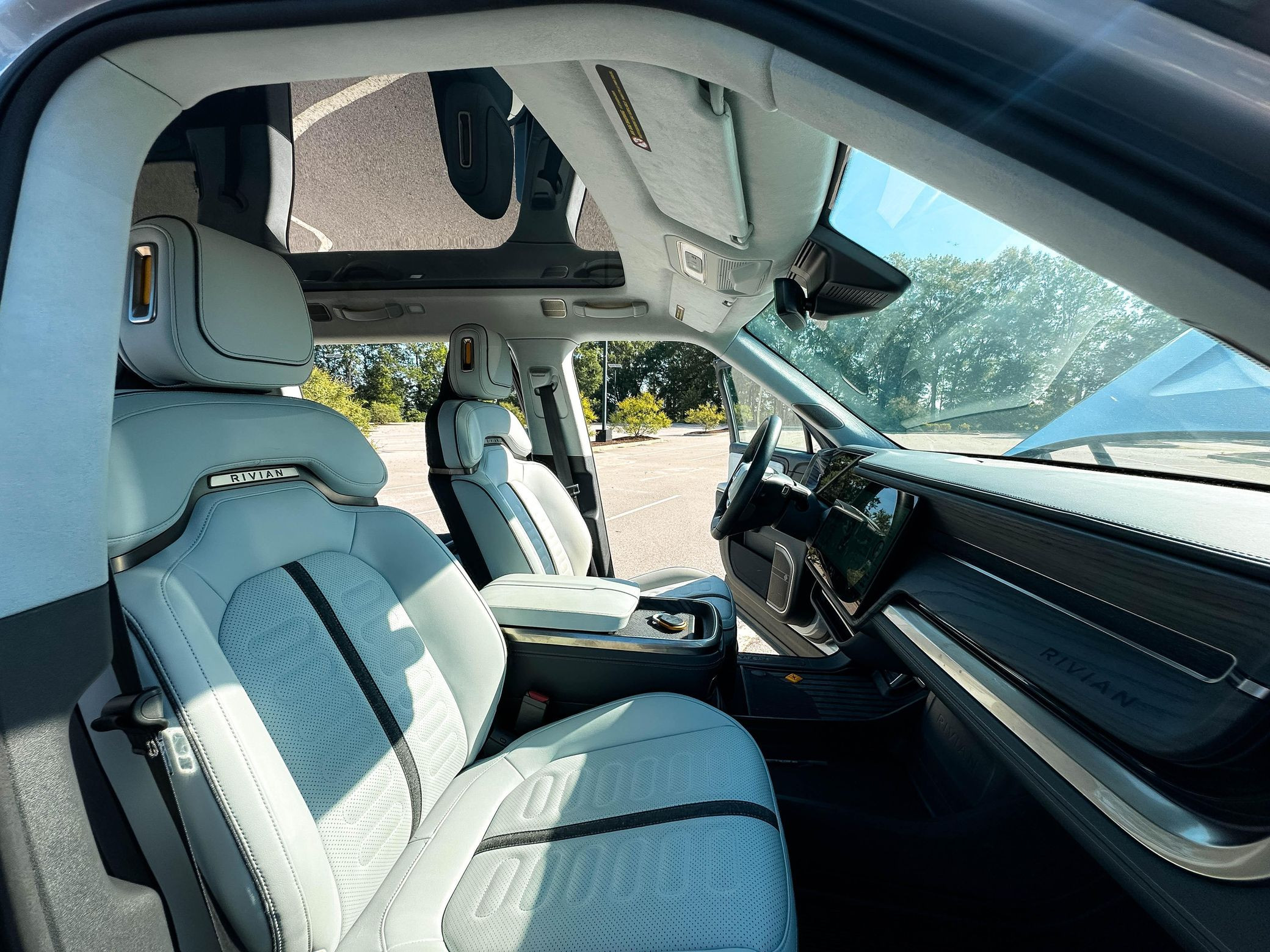 2023 Rivian R1S Adventure Edition - Image 24