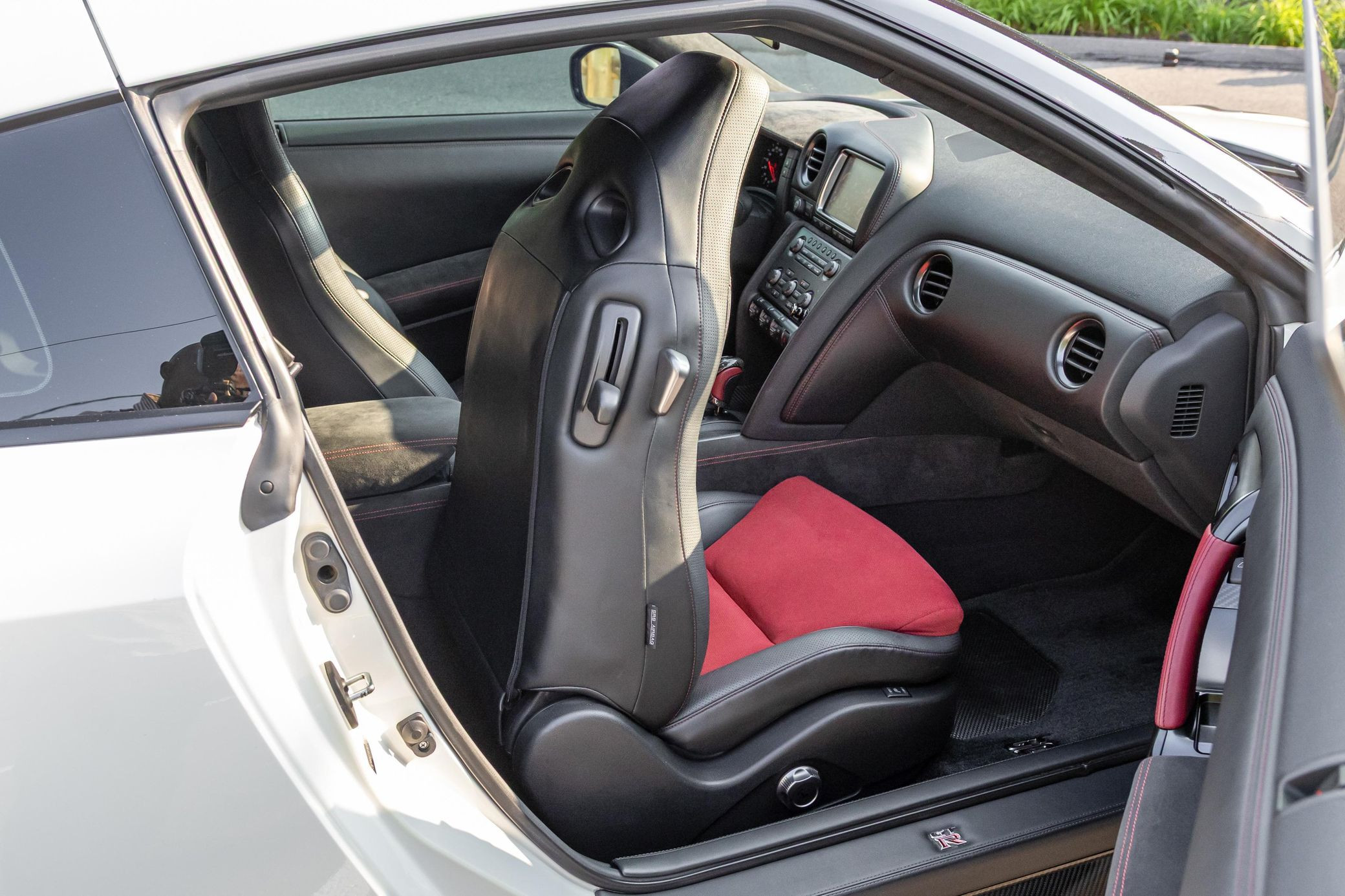 2015 Nissan GT-R NISMO - Image 9