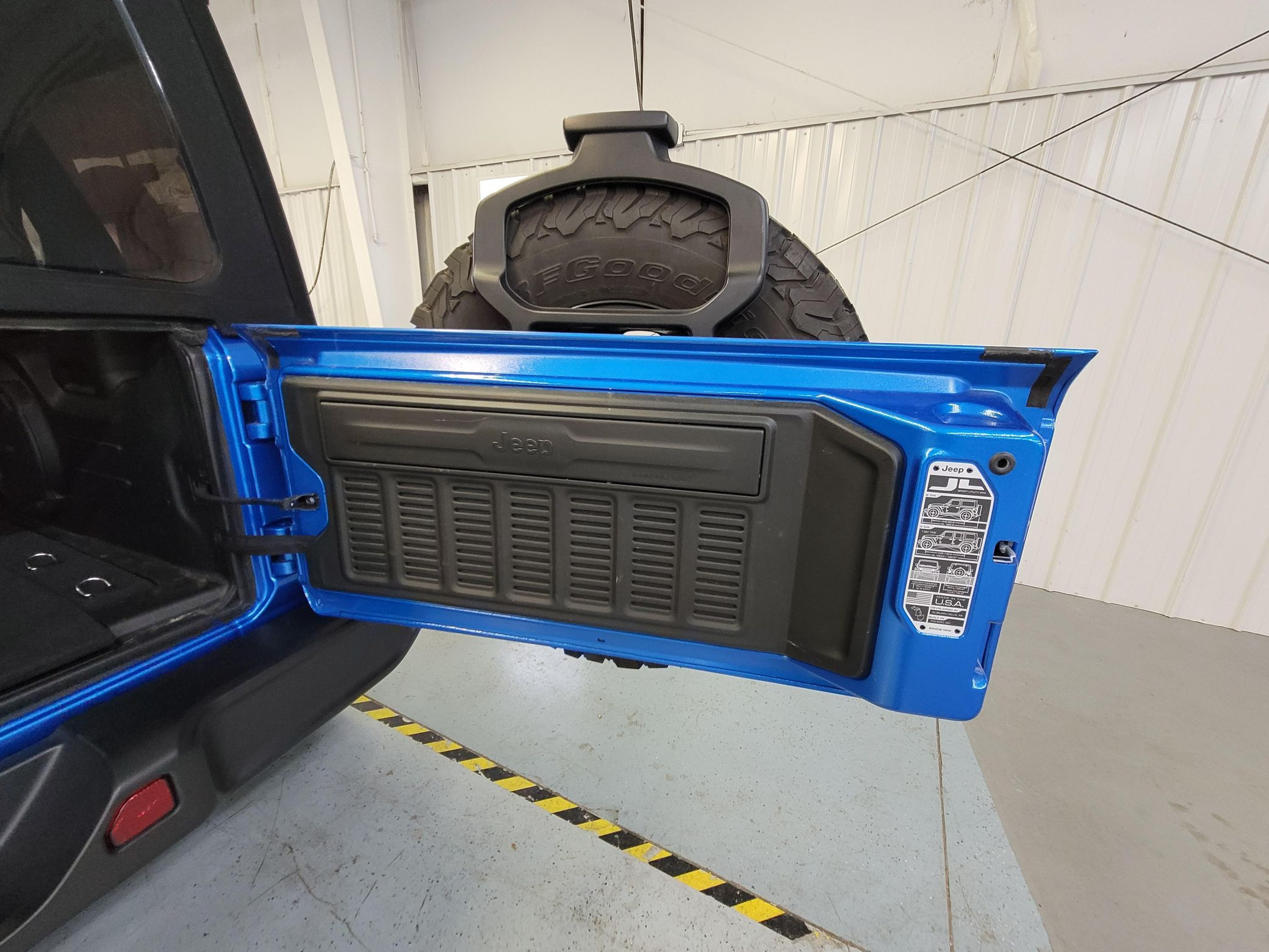 2023 Jeep Wrangler Rubicon - Image 5