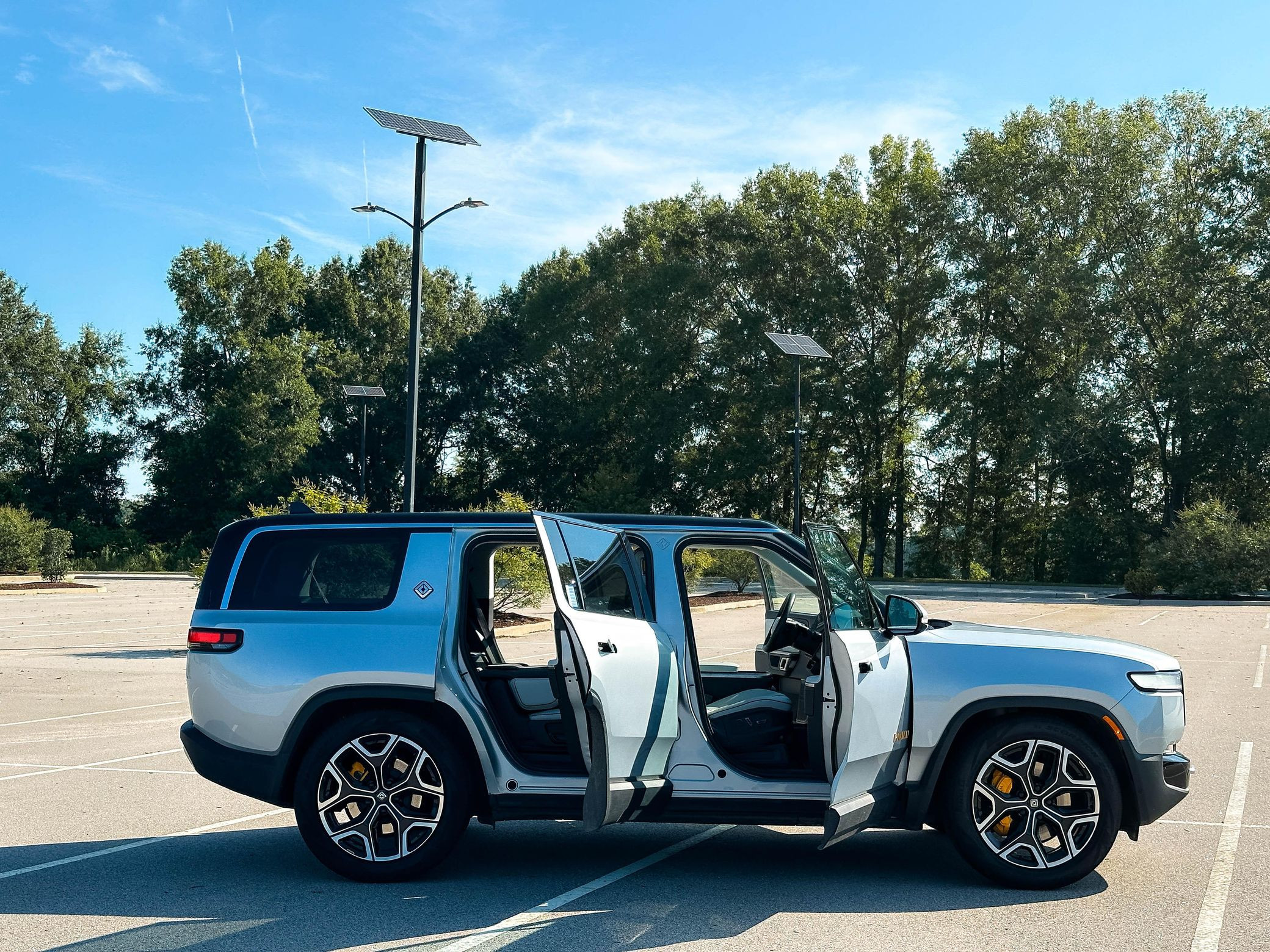 2023 Rivian R1S Adventure Edition - Image 27