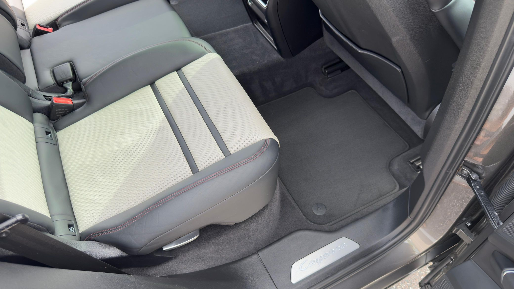 2019 Porsche Cayenne Turbo - Image 28