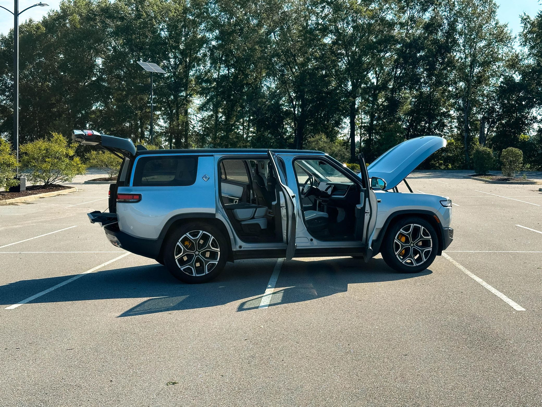 2023 Rivian R1S Adventure Edition - Image 28