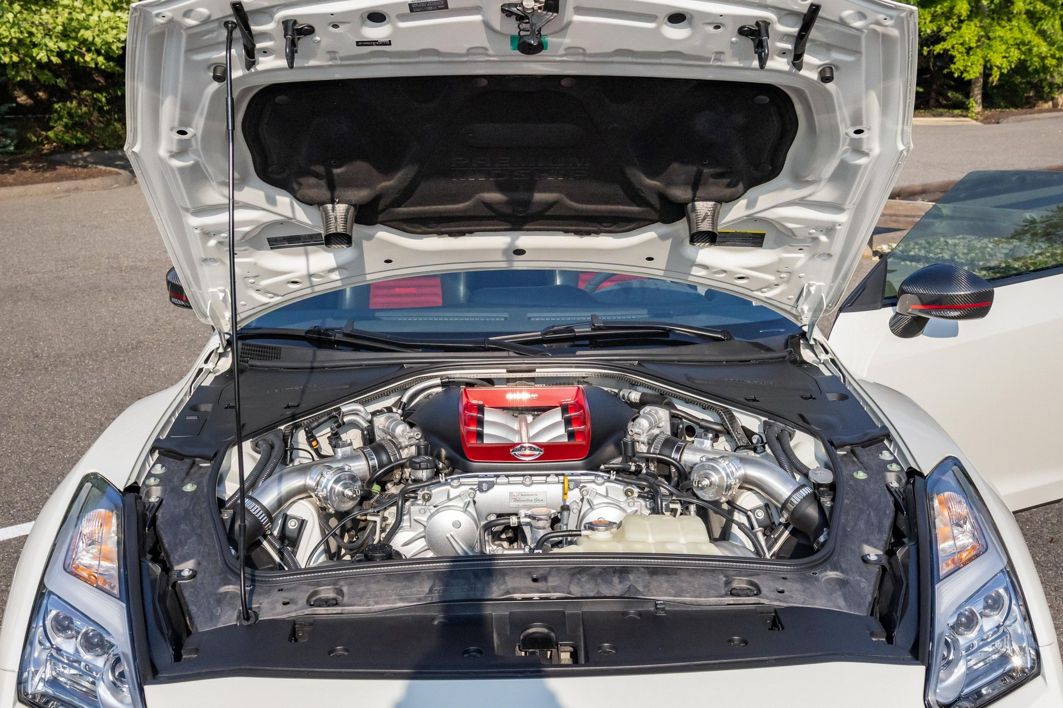 2015 Nissan GT-R NISMO - Image 12