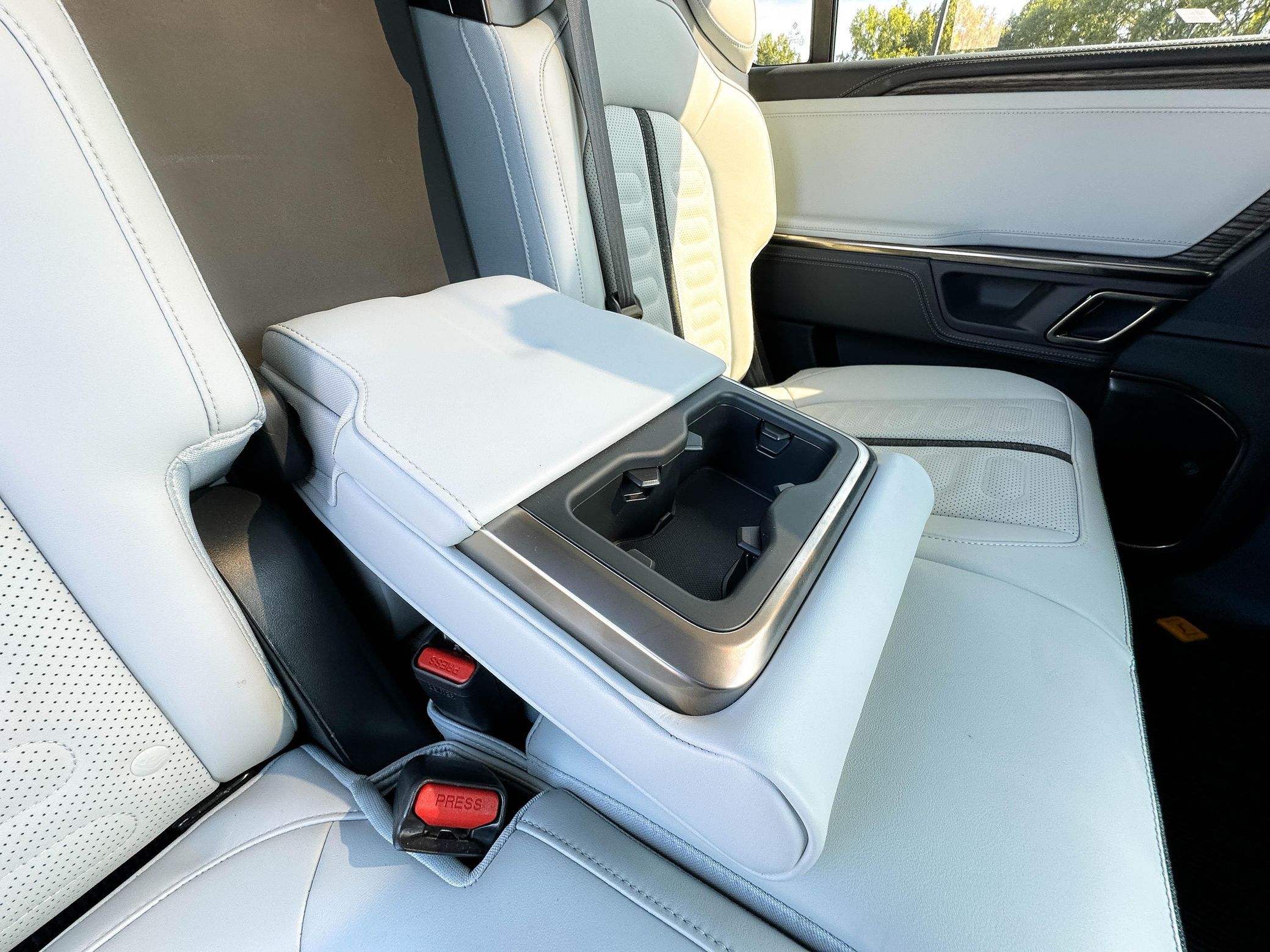 2023 Rivian R1S Adventure Edition - Image 30