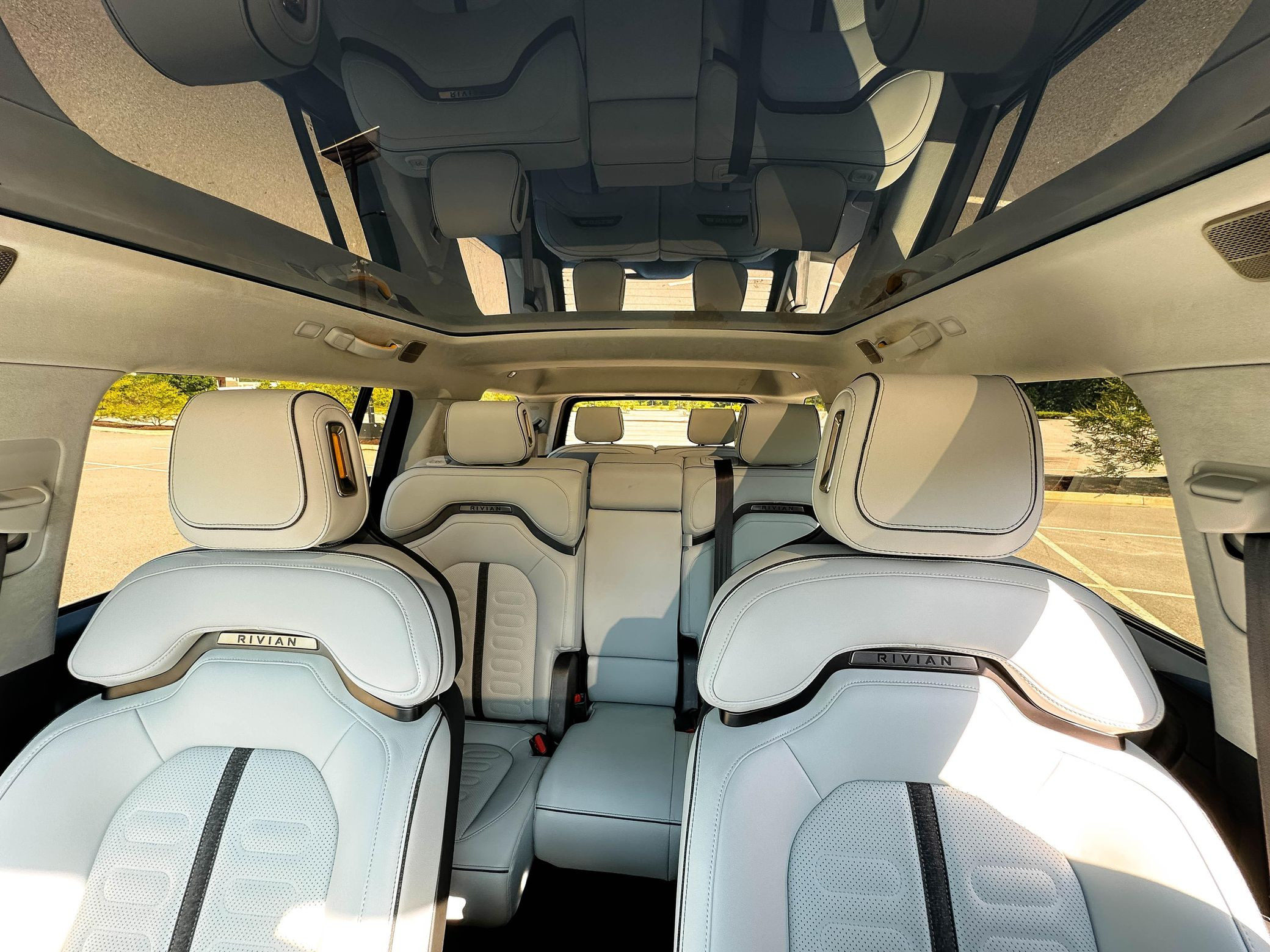 2023 Rivian R1S Adventure Edition - Image 38