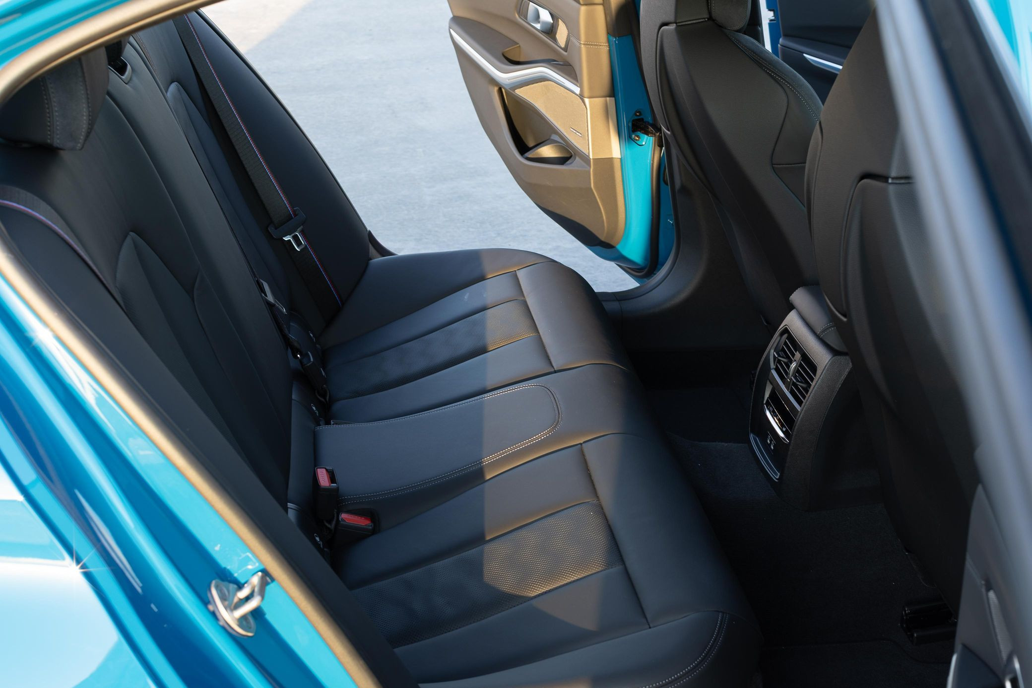 2025 BMW M3 Competition - Image 31