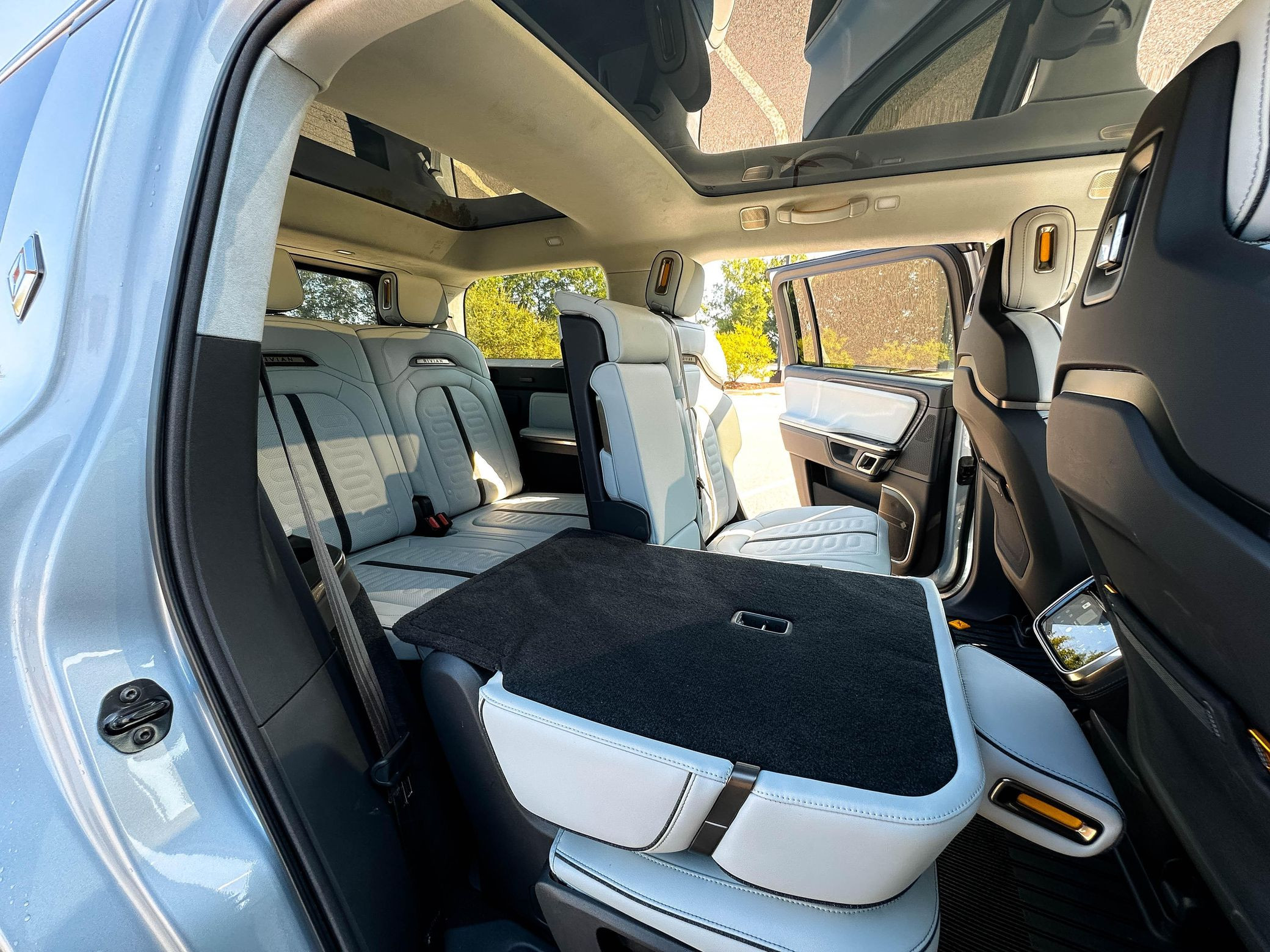 2023 Rivian R1S Adventure Edition - Image 39
