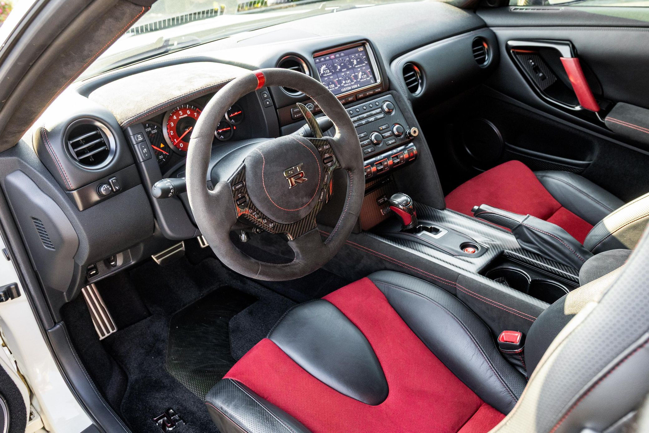 2015 Nissan GT-R NISMO - Image 25