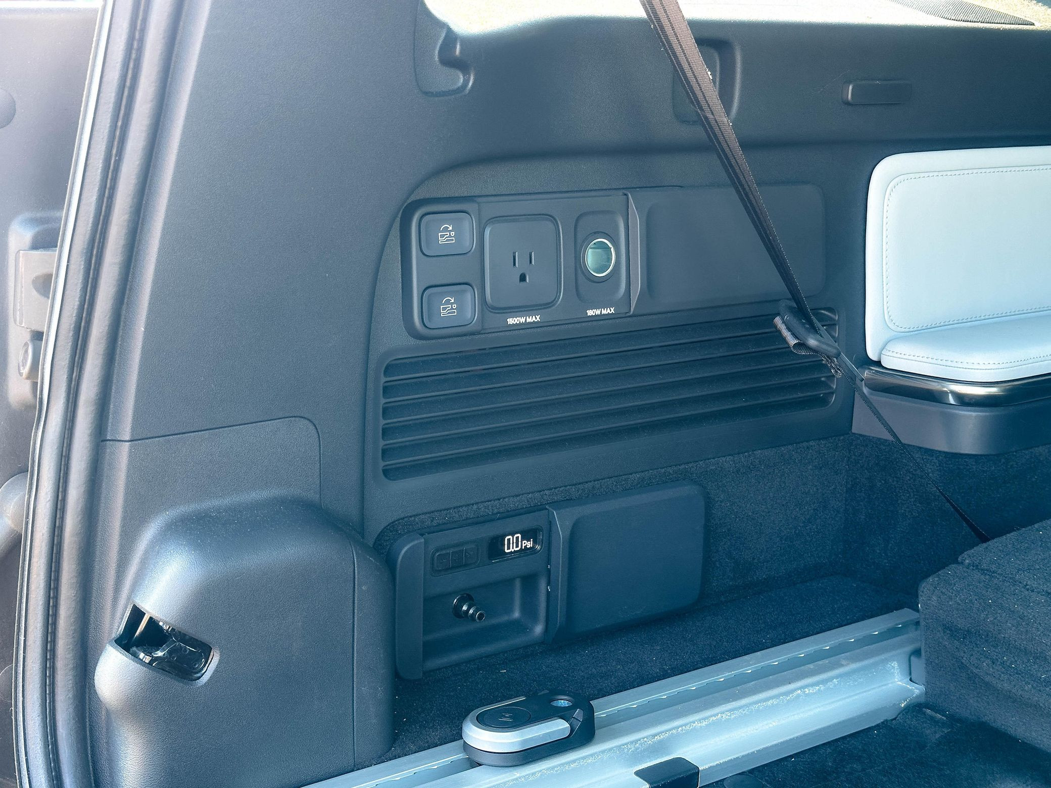 2023 Rivian R1S Adventure Edition - Image 42