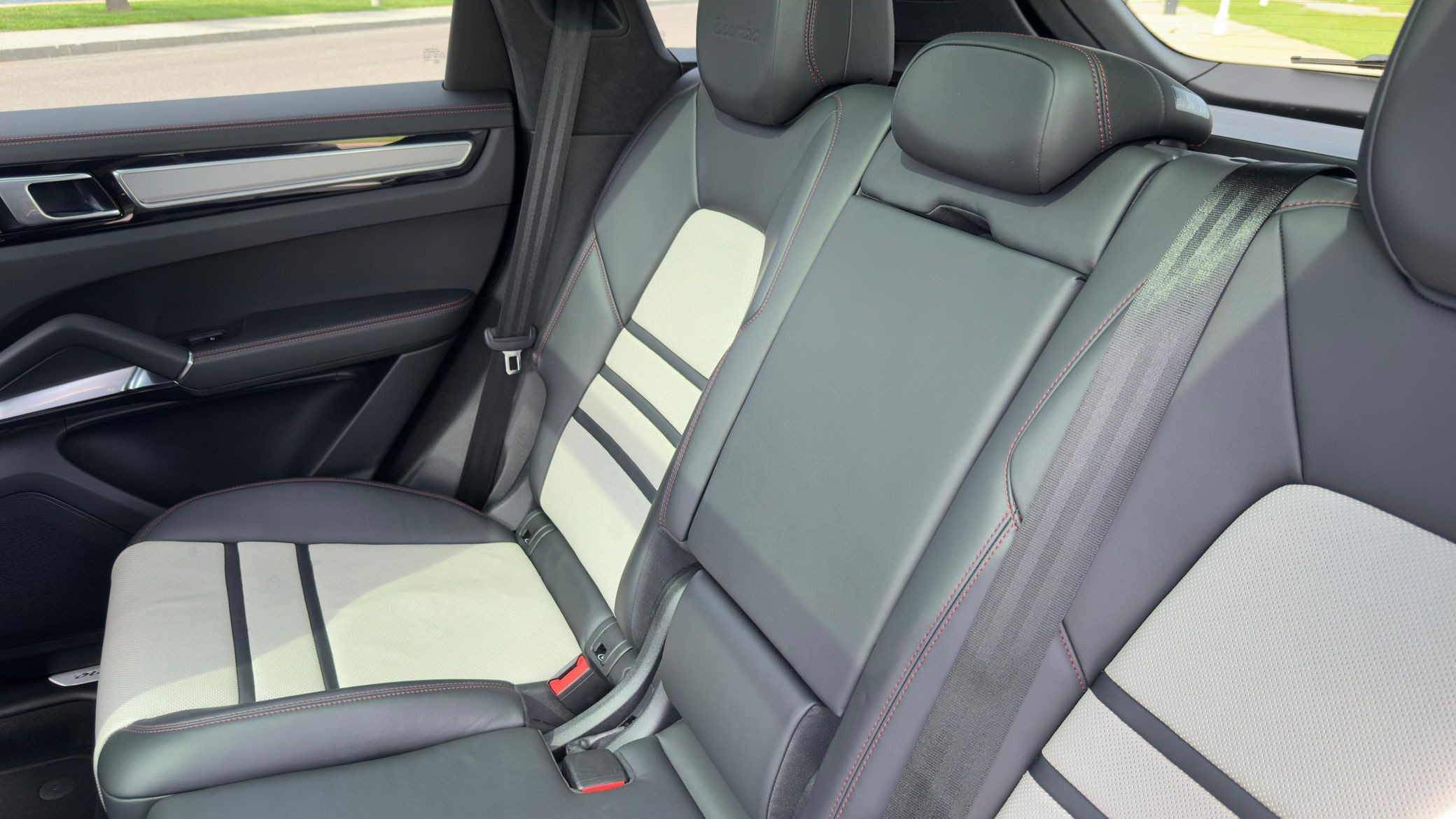 2019 Porsche Cayenne Turbo - Image 42