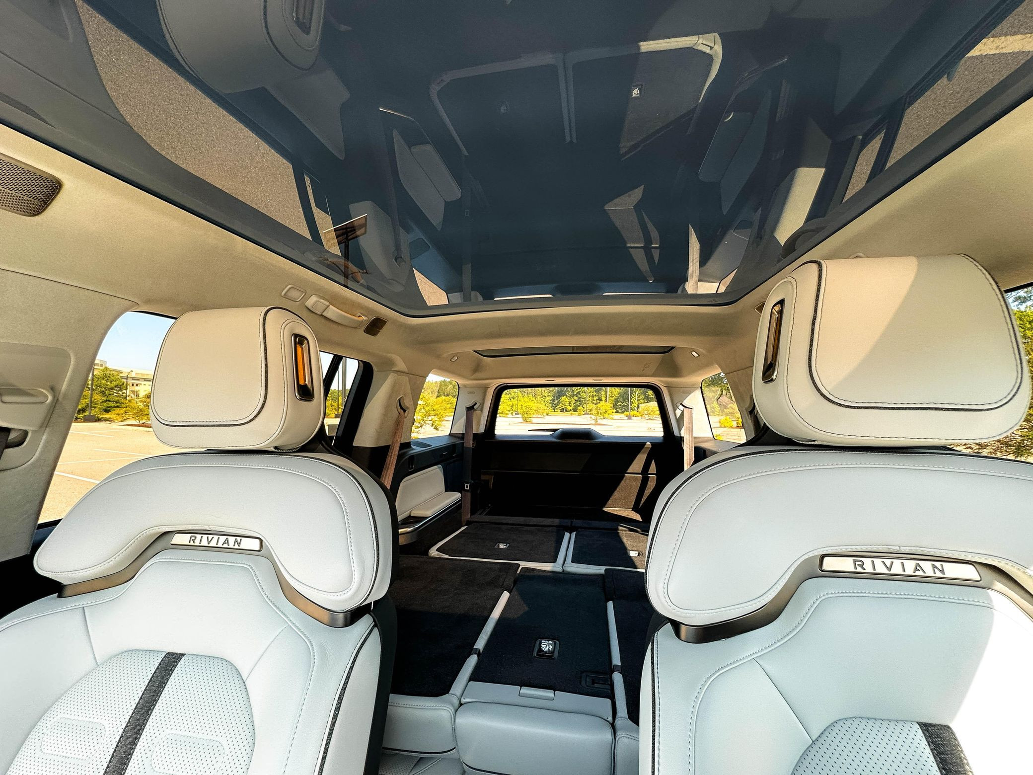 2023 Rivian R1S Adventure Edition - Image 47