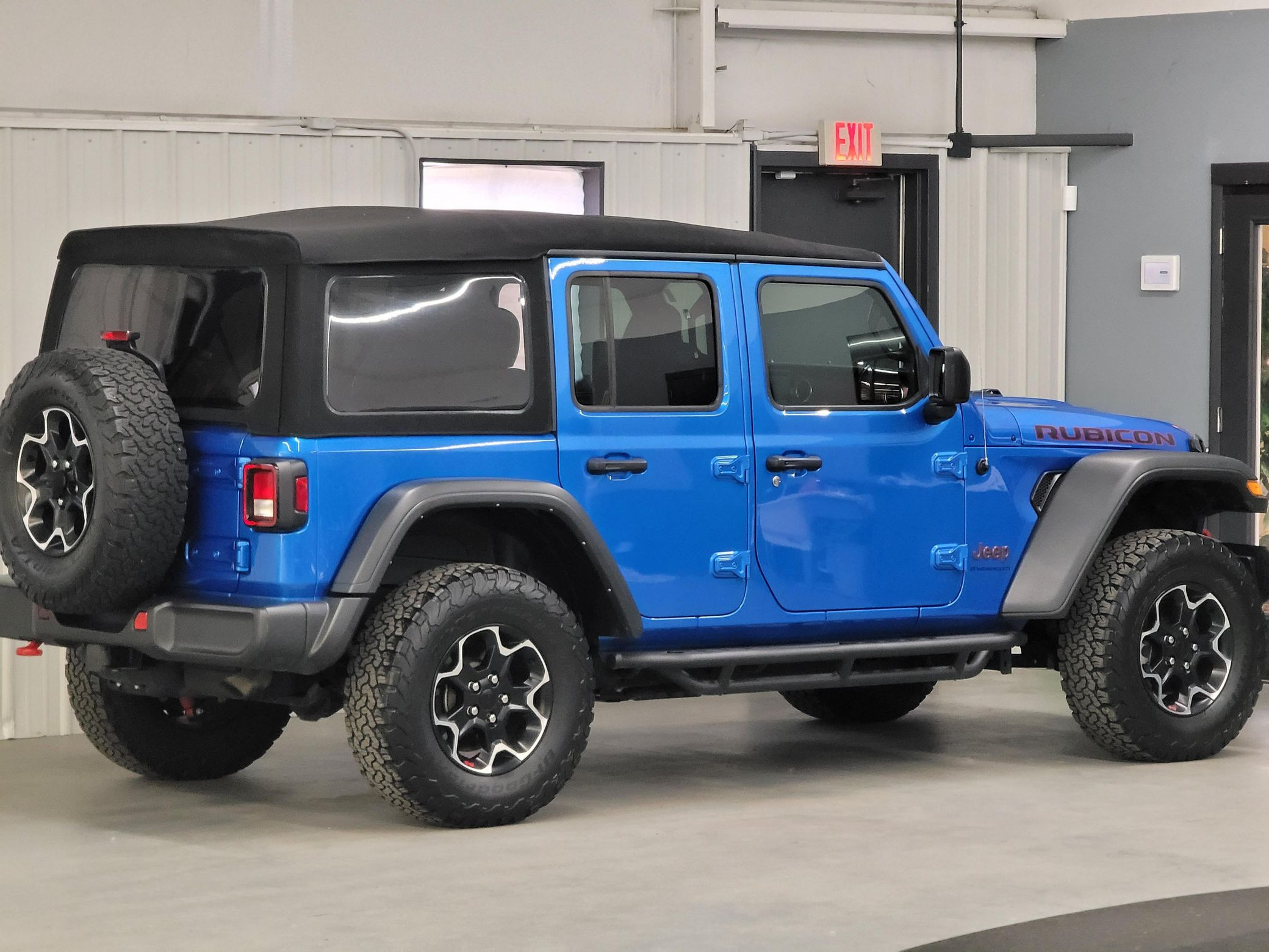 2023 Jeep Wrangler Rubicon - Image 23