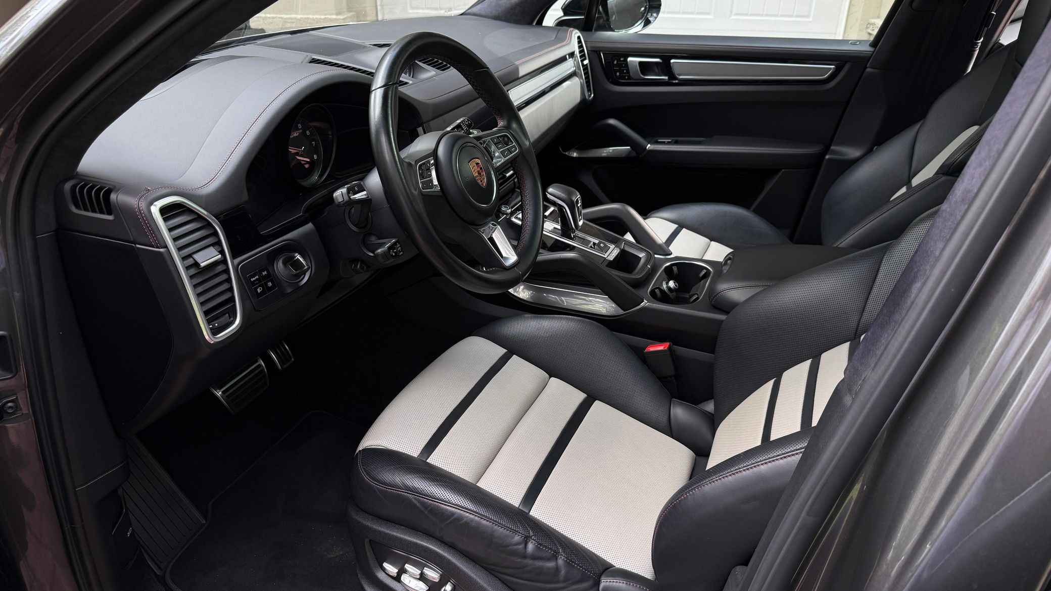 2019 Porsche Cayenne Turbo - Image 50