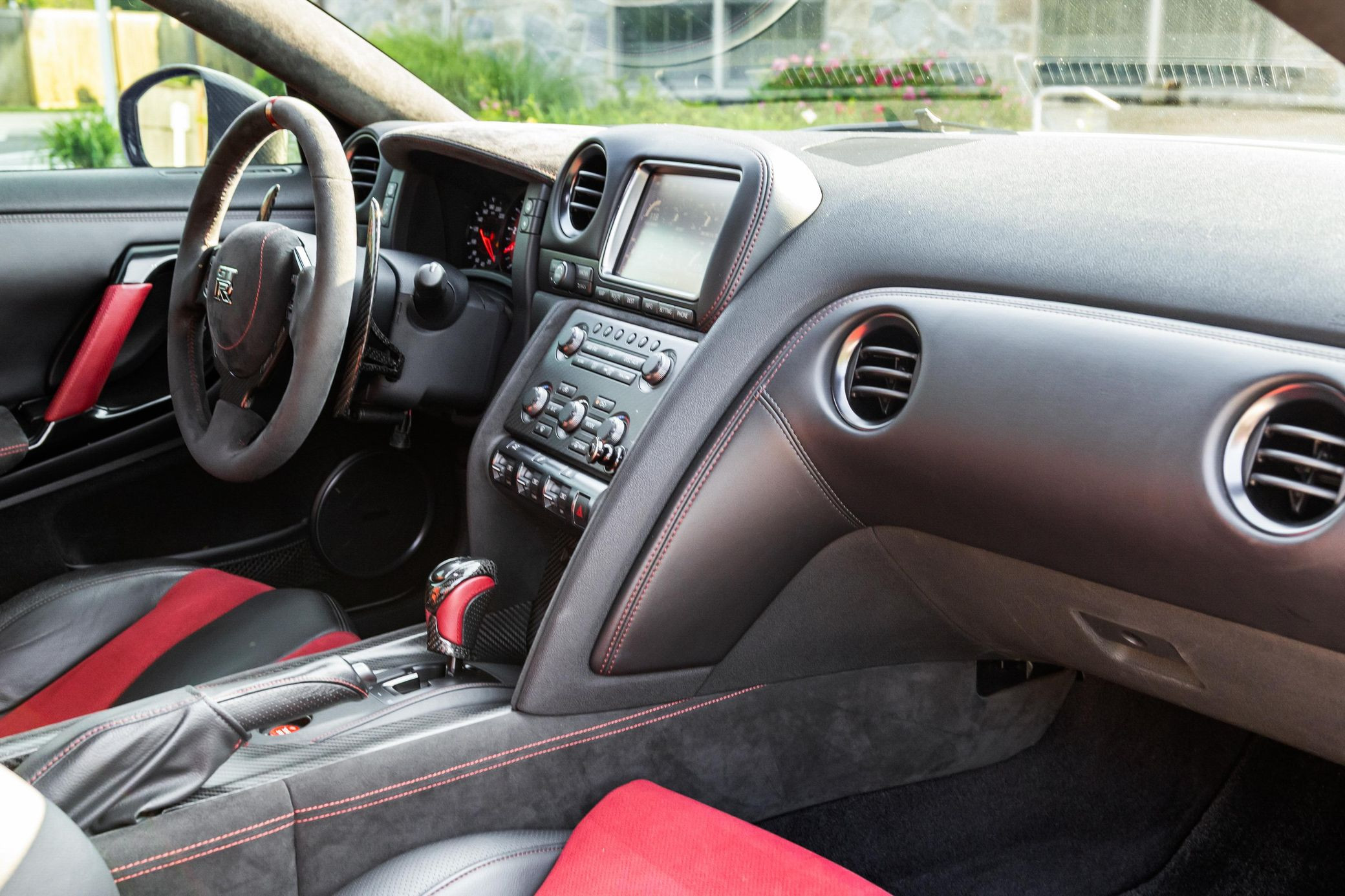 2015 Nissan GT-R NISMO - Image 34