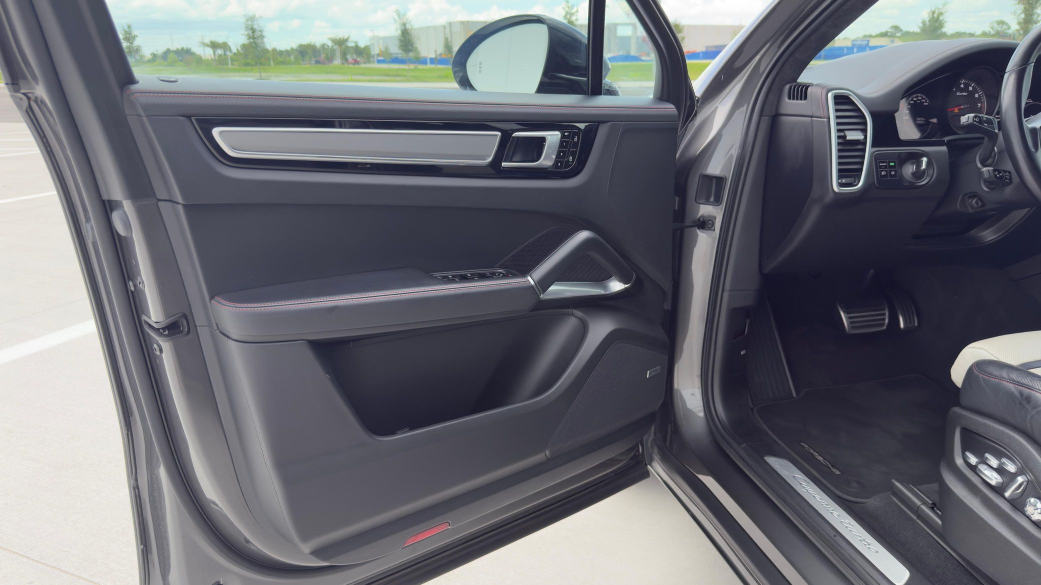 2019 Porsche Cayenne Turbo - Image 52