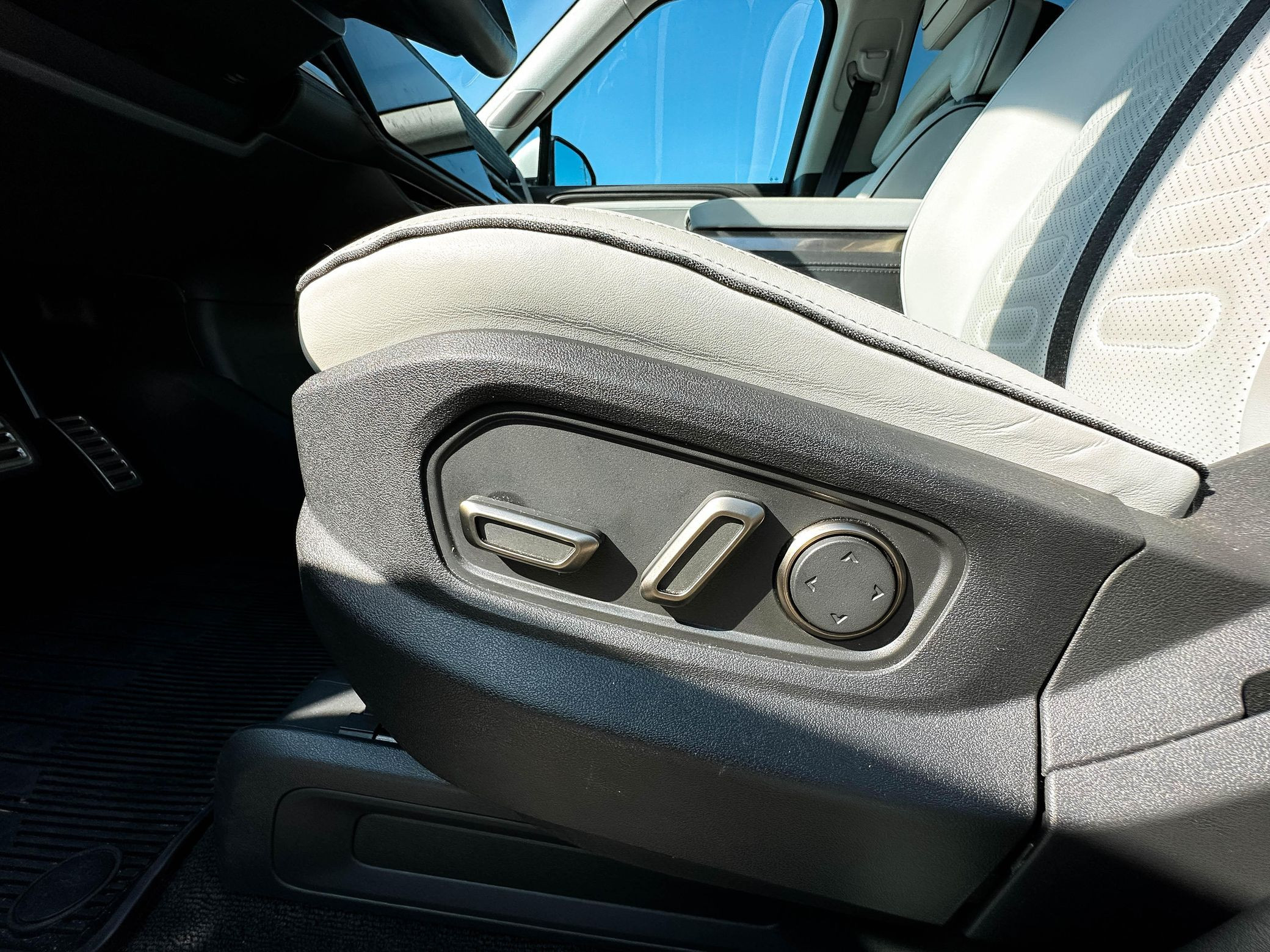 2023 Rivian R1S Adventure Edition - Image 56